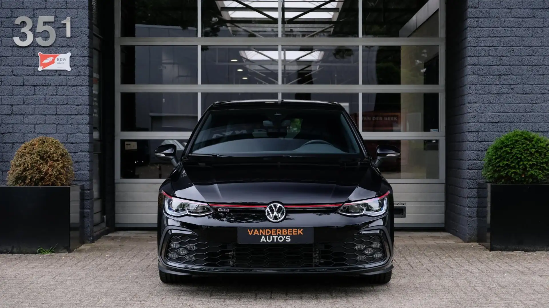 Volkswagen Golf GTI 2.0 TSI 245PK IQ Light Carplay 34dkm! Zwart - 2