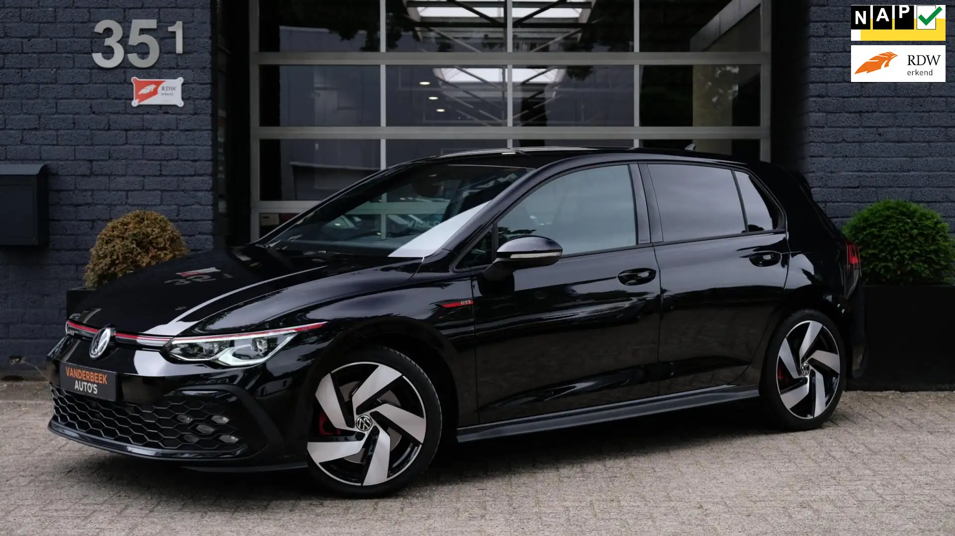 Volkswagen Golf GTI 2.0 TSI 245PK IQ Light Carplay 34dkm! Zwart - 1