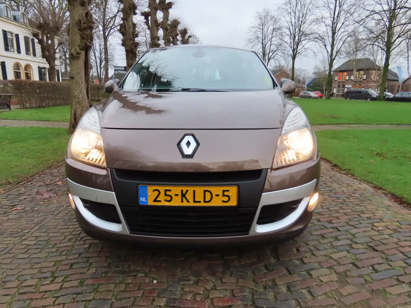Renault Scenic 2.0 Dynamique Automaat Ecc Cruisecontrol Navigatie Bruin - 2