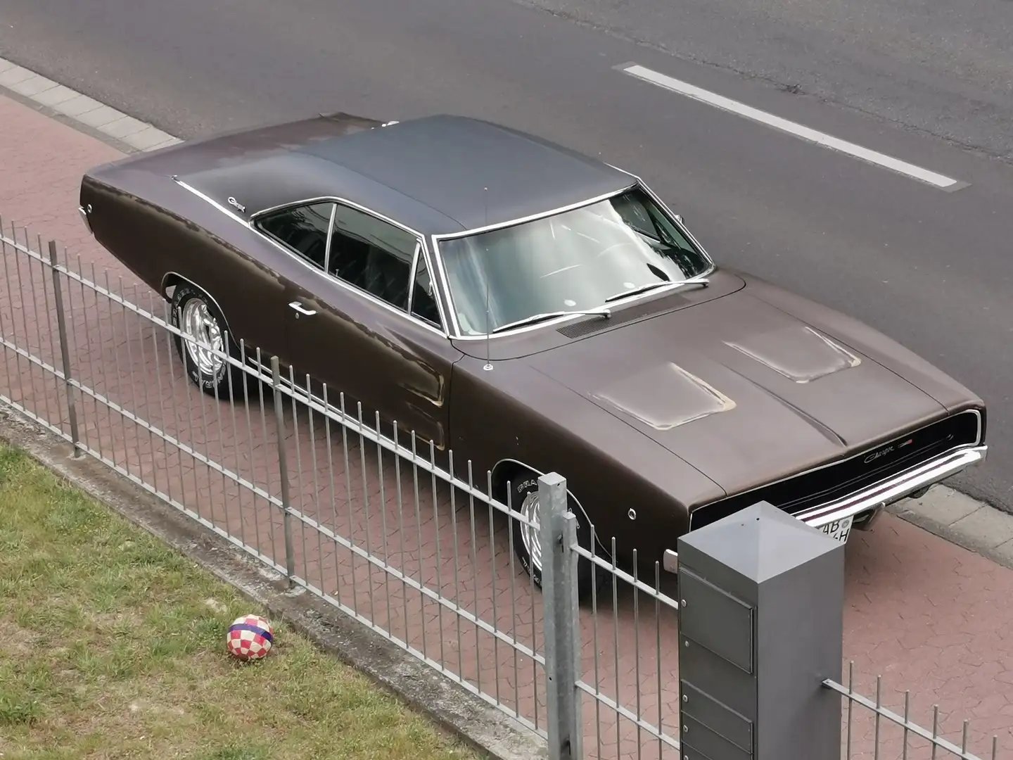 Dodge Charger Brown - 2