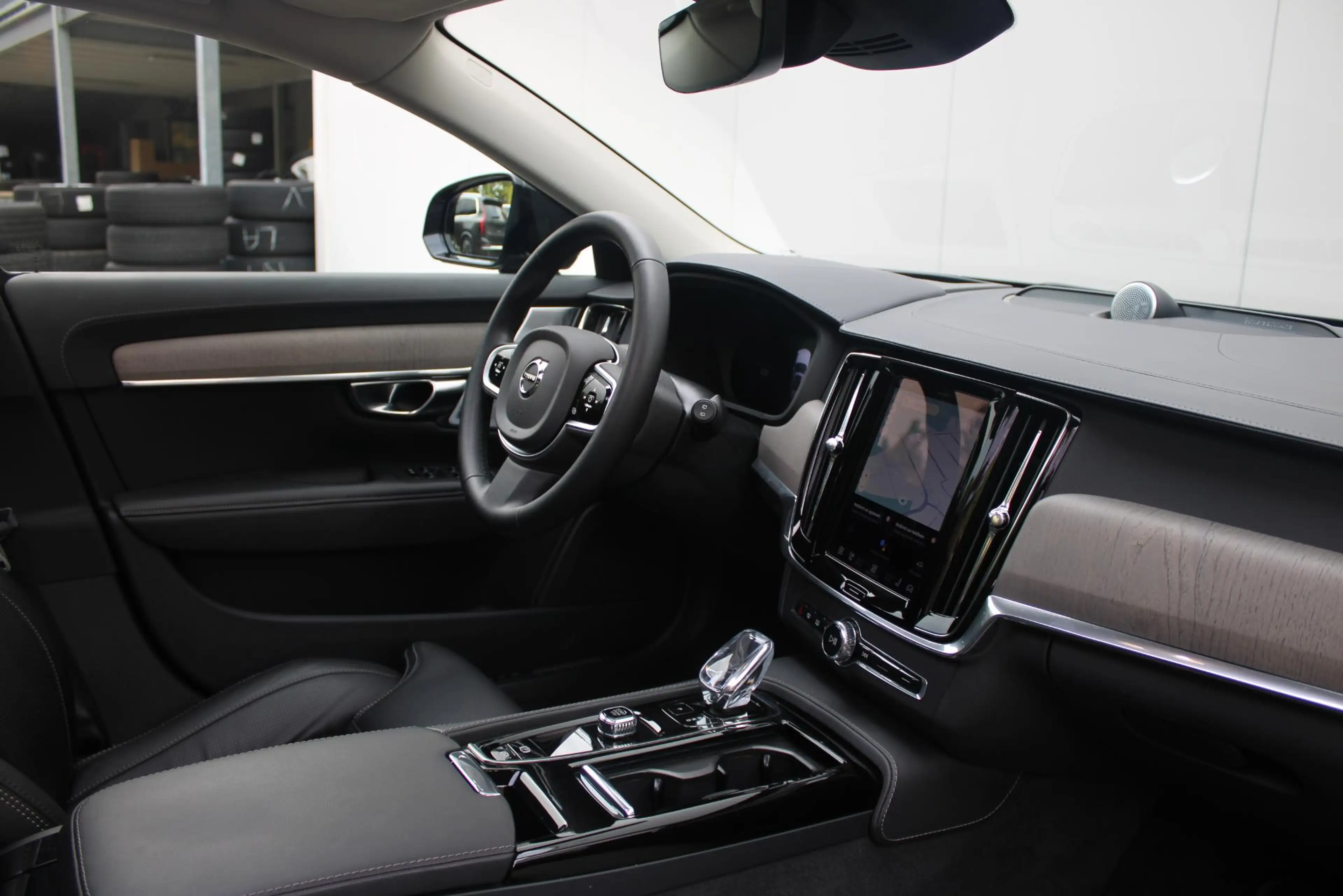 Volvo V90 T8 Plug-in hybrid AWD Ultra Dark | Luchtvering | T — photo 3