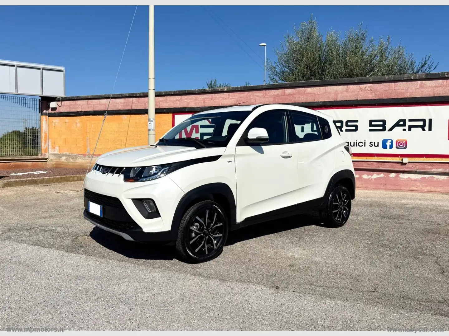 Mahindra KUV100 1.2 VVT K8 Weiß - 1
