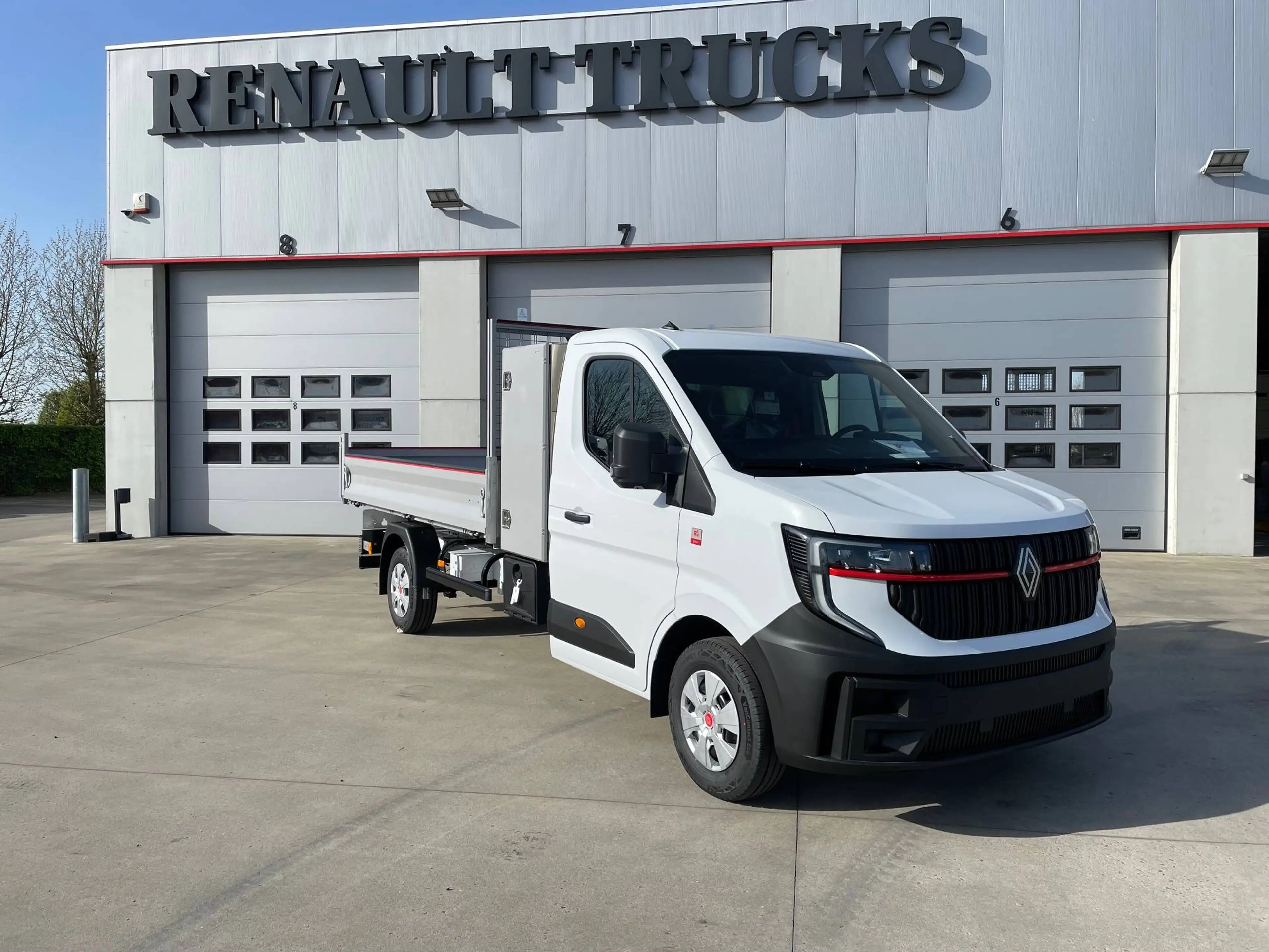 Renault Master Achterwaartse kipper en materiaalkoffer