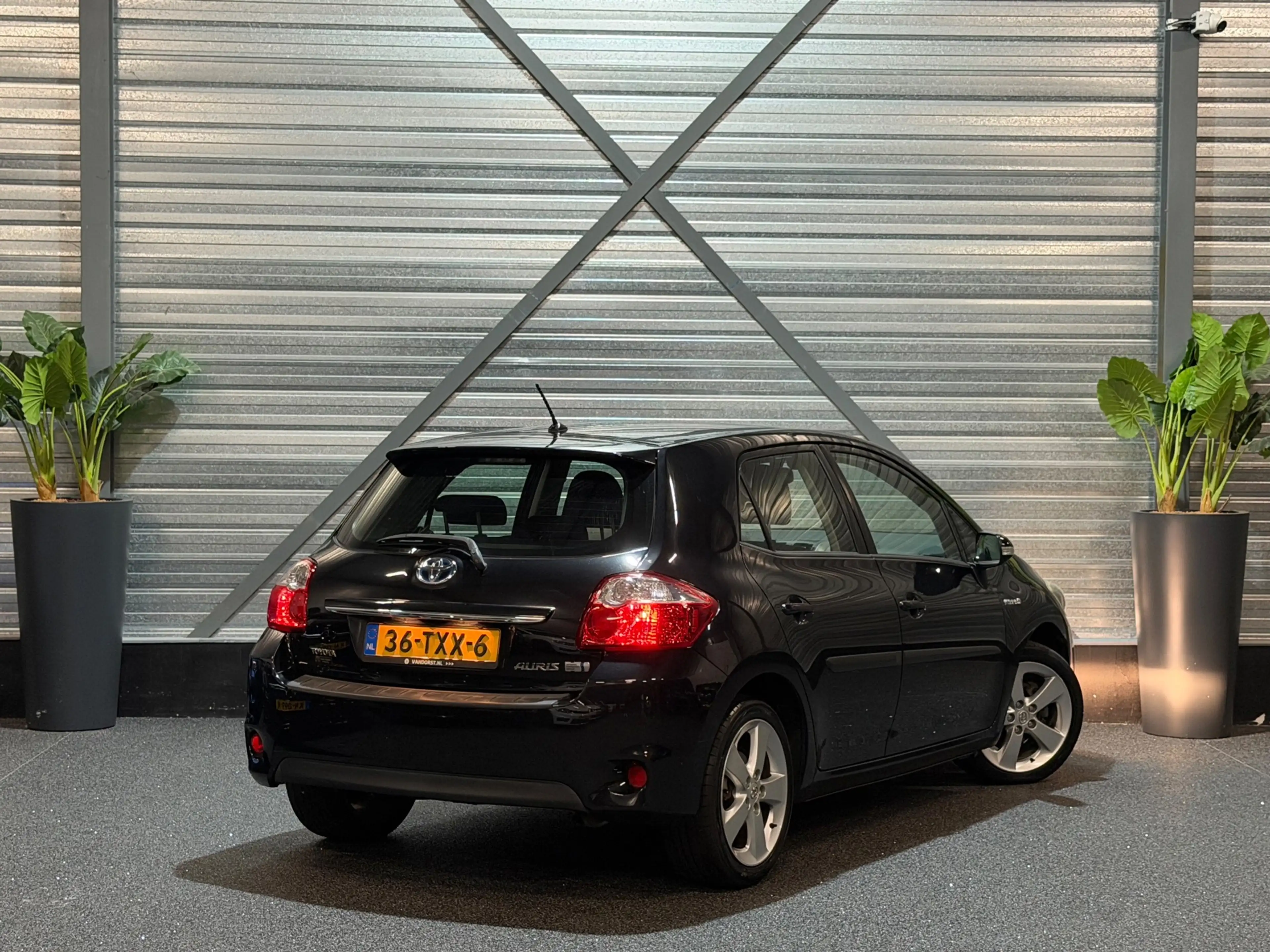 Toyota Auris 1.8 Full Hybrid Dynamic Business 3E-EIG!/AUT/XENON — photo 19