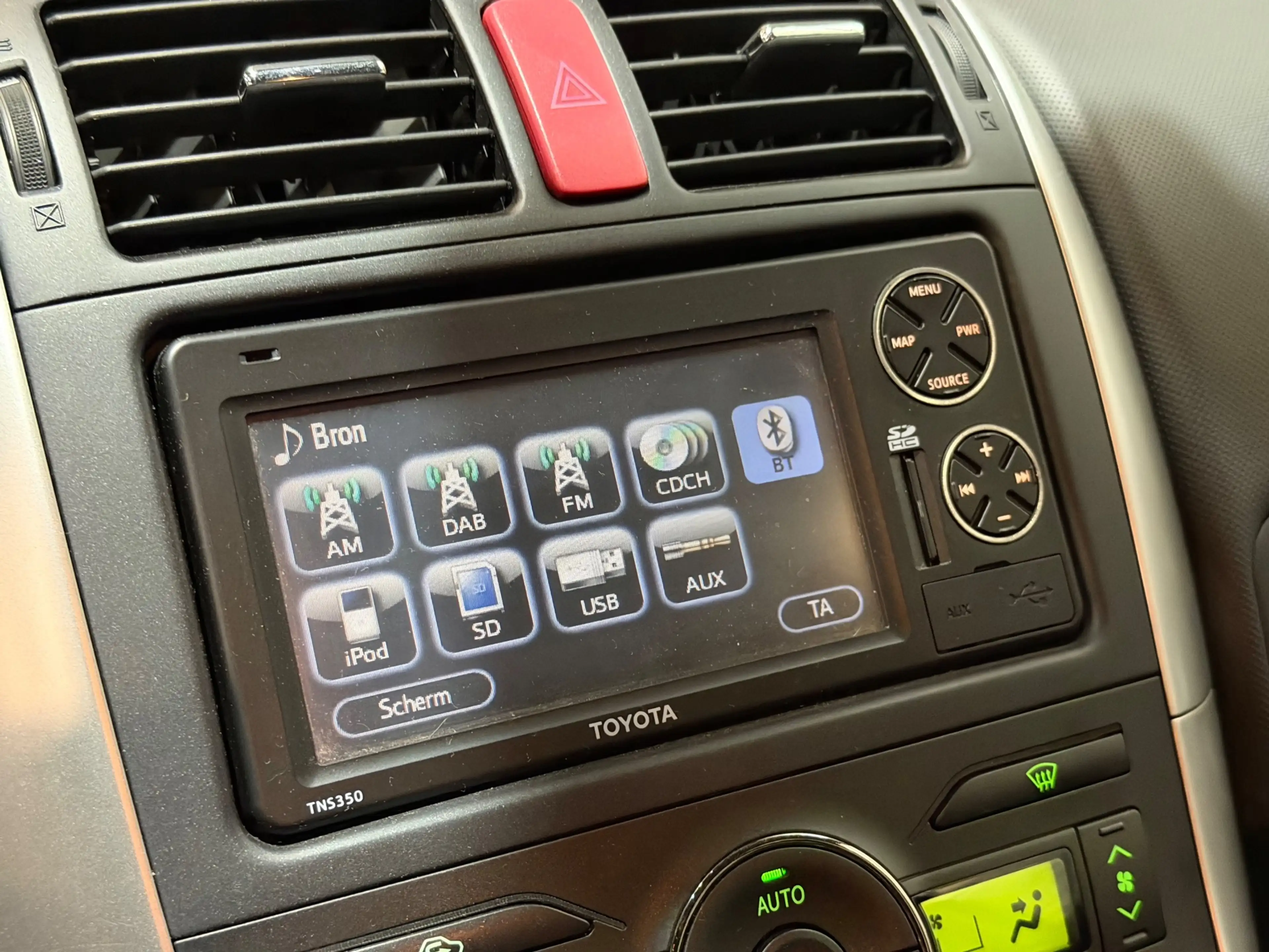 Toyota Auris 1.8 Full Hybrid Dynamic Business 3E-EIG!/AUT/XENON — photo 28