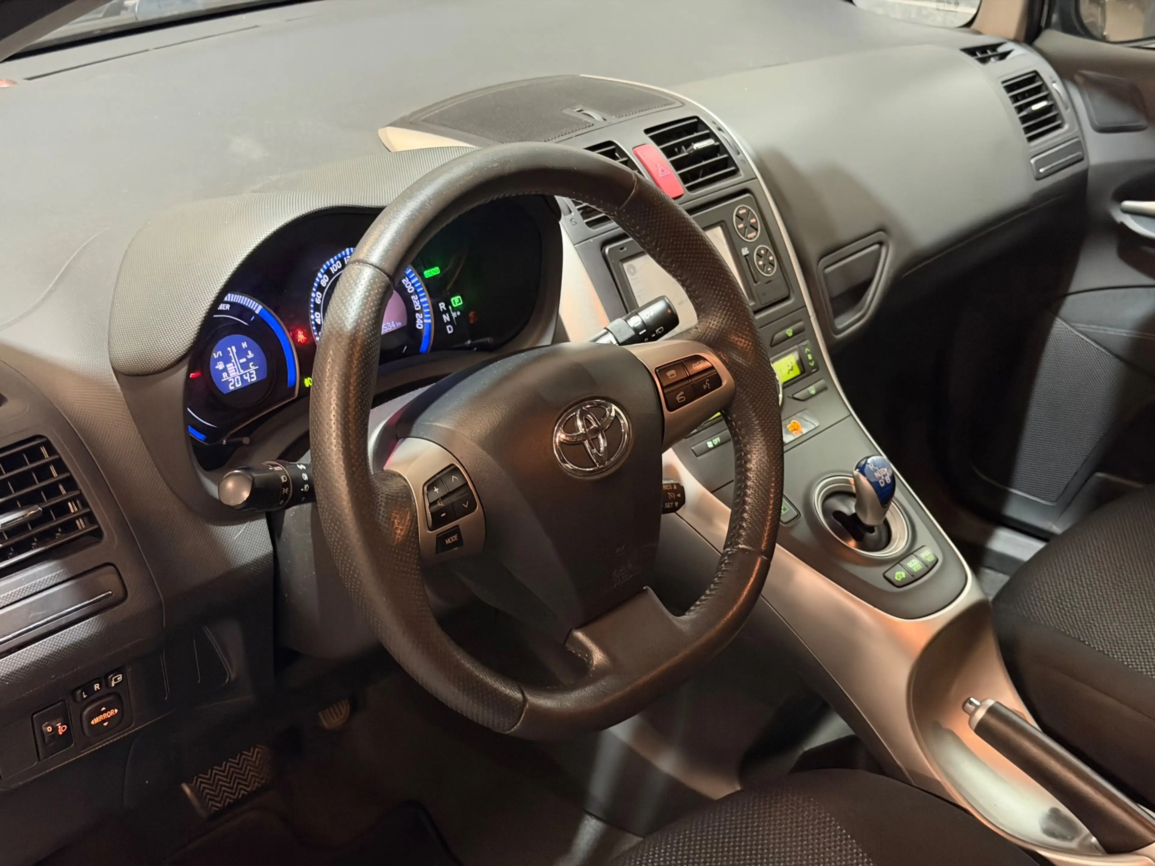 Toyota Auris 1.8 Full Hybrid Dynamic Business 3E-EIG!/AUT/XENON — photo 2