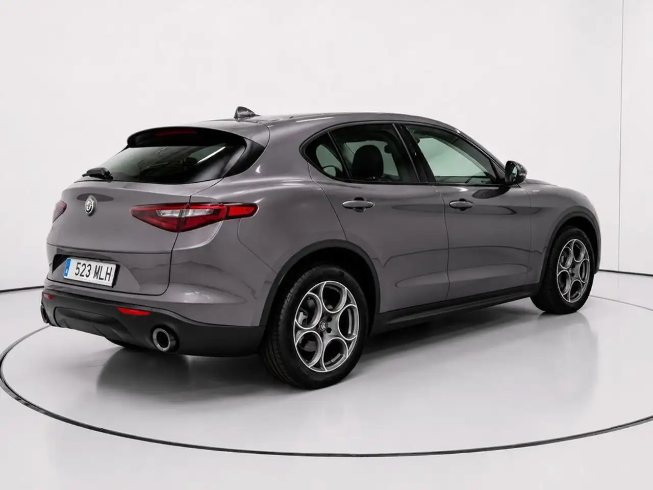 Alfa Romeo Stelvio 2023
