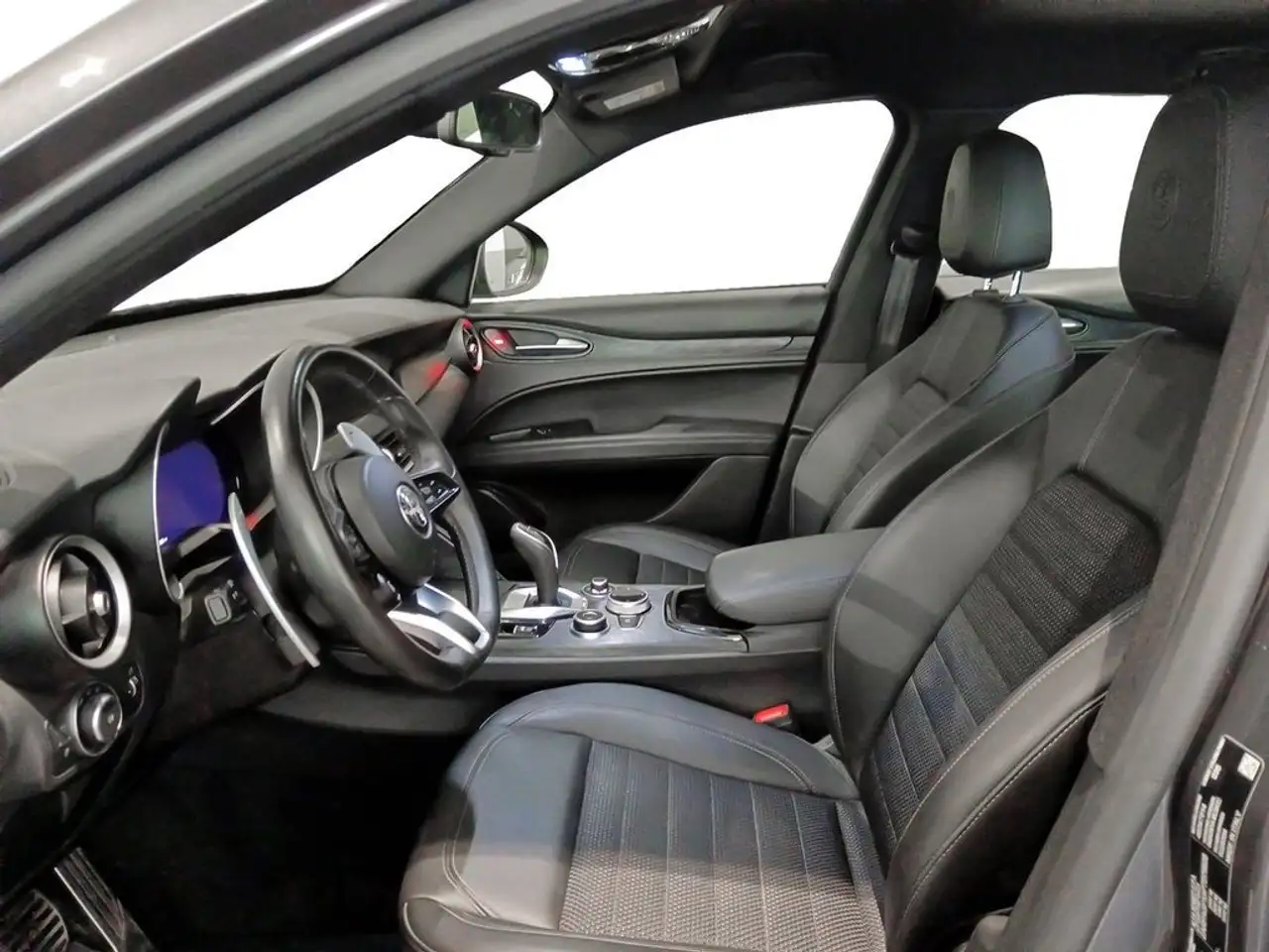 Alfa Romeo Stelvio 2023 — фото 10