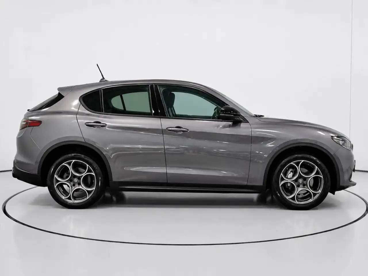 Alfa Romeo Stelvio 2023