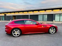 Acheter une Ferrari FF Rouge d'occasion sur AutoScout24