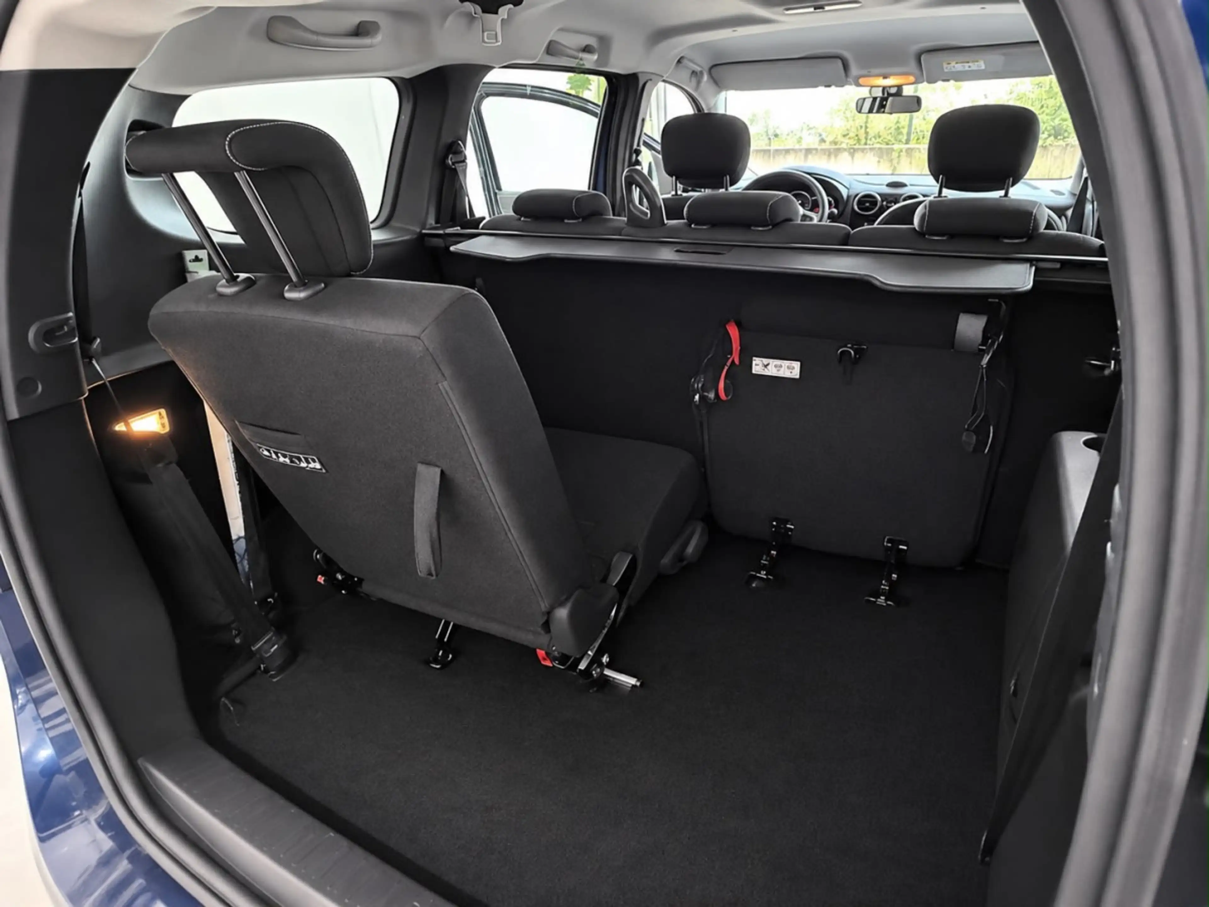 Dacia Lodgy 1.5 dCi 90 Stepway 7Places camera navi — photo 8