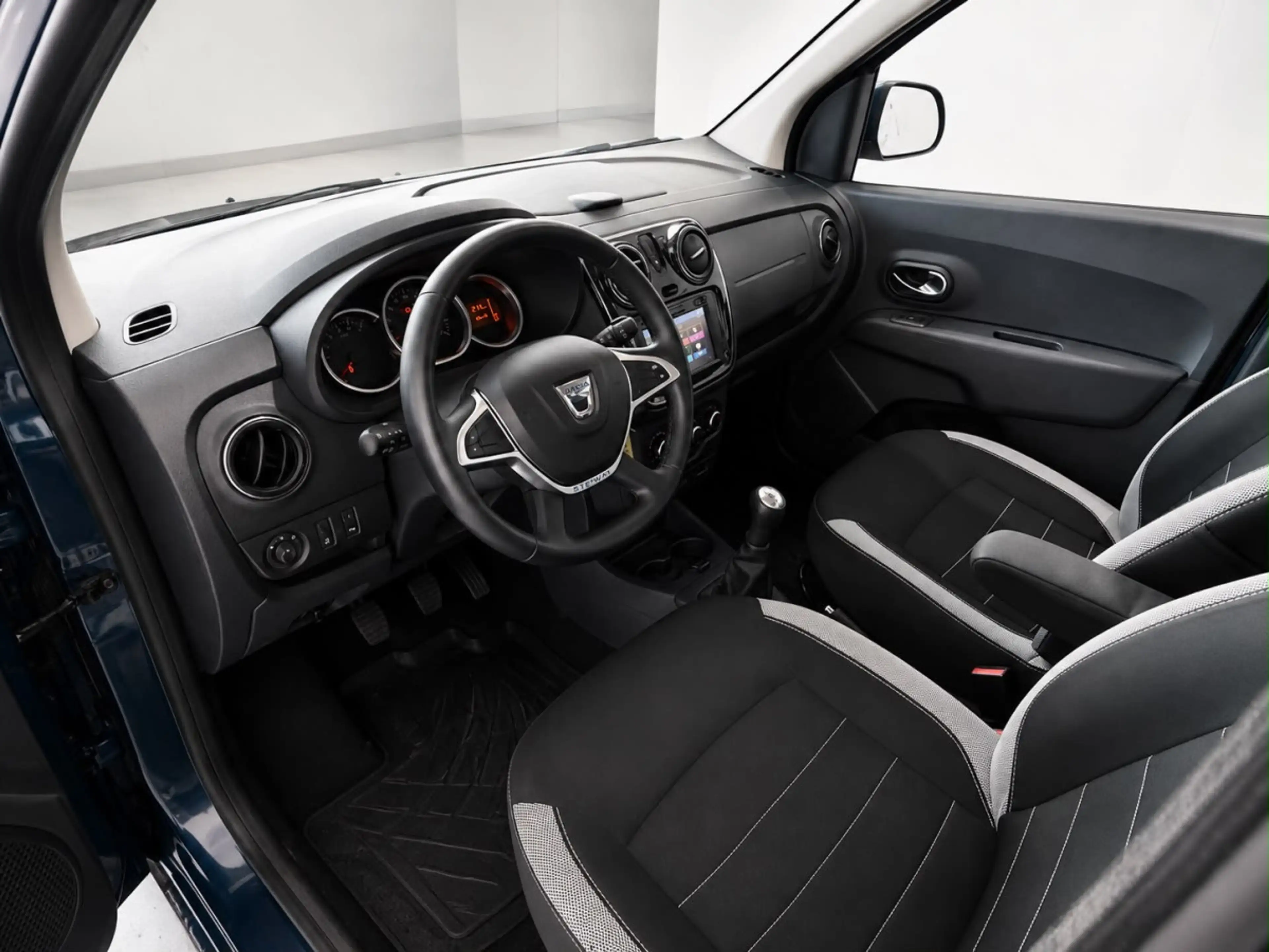 Dacia Lodgy 1.5 dCi 90 Stepway 7Places camera navi — photo 5