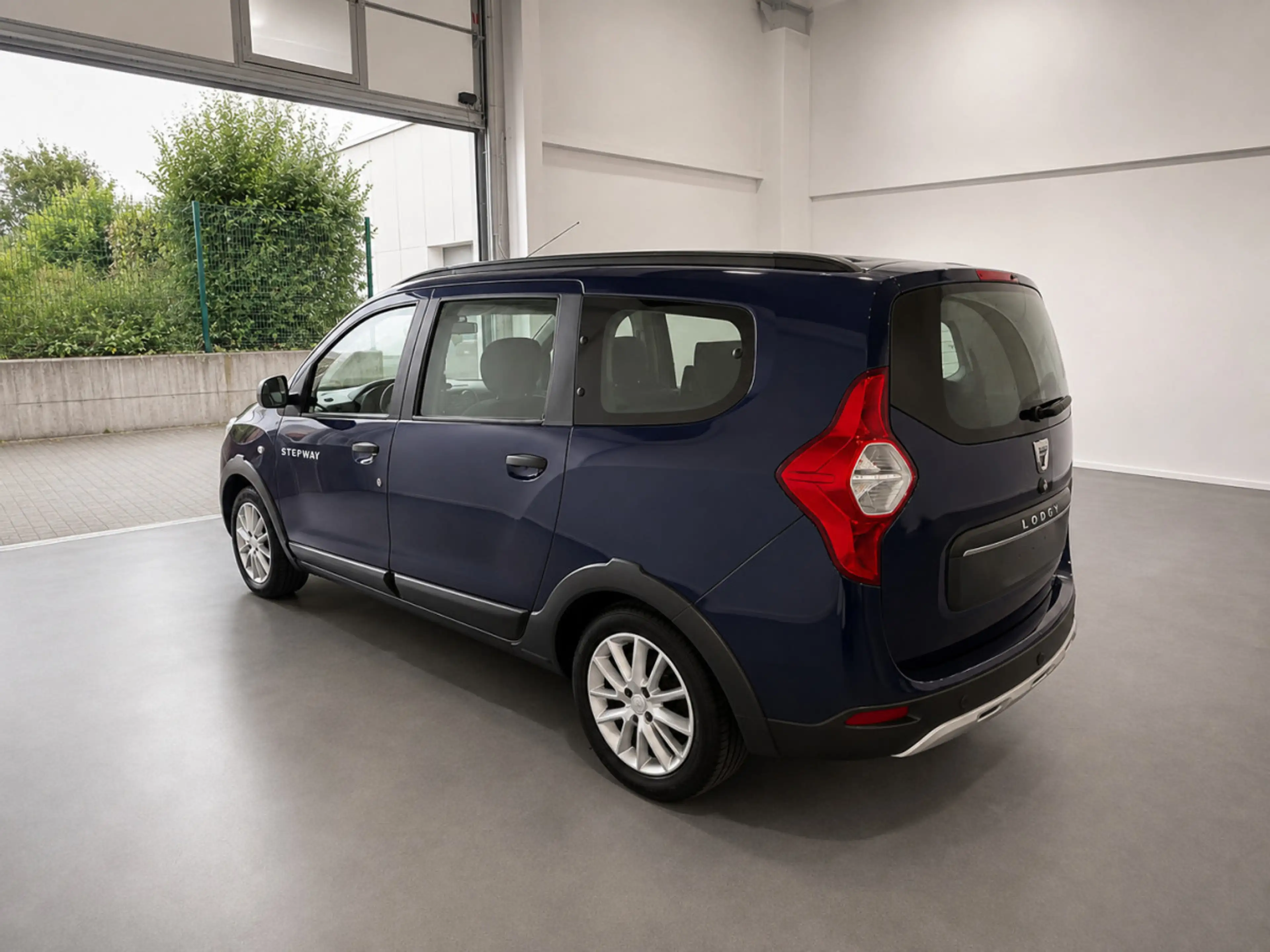 Dacia Lodgy 1.5 dCi 90 Stepway 7Places camera navi — photo 3