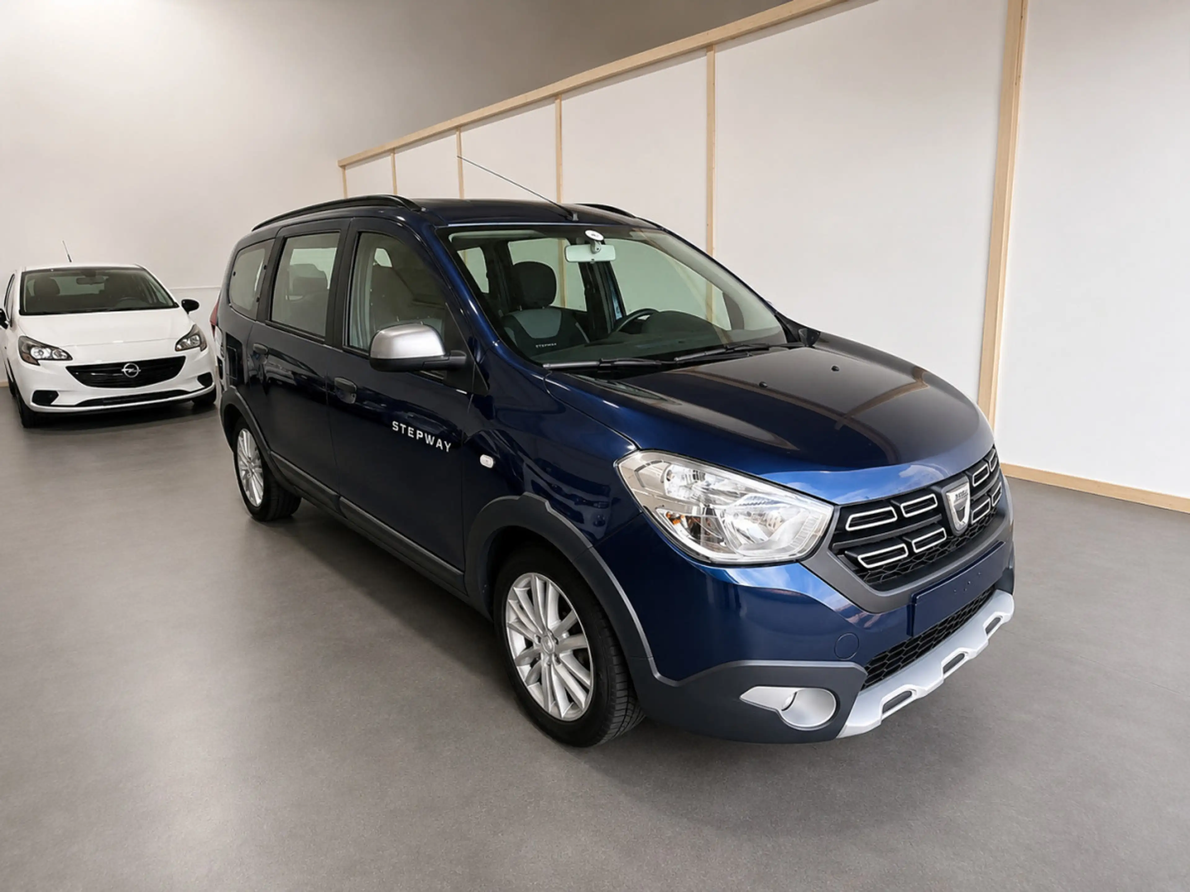 Dacia Lodgy 1.5 dCi 90 Stepway 7Places camera navi — photo 2
