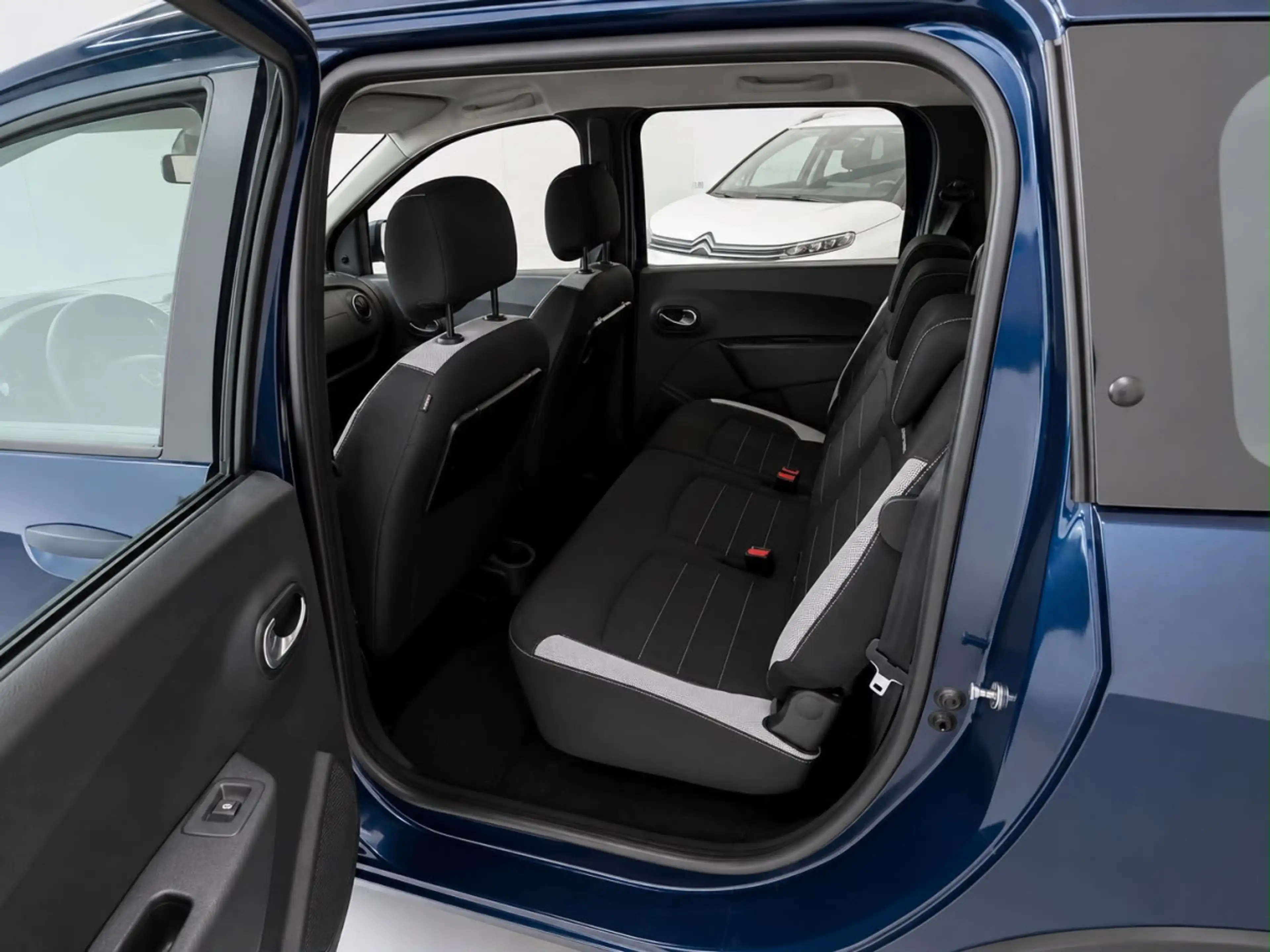 Dacia Lodgy 1.5 dCi 90 Stepway 7Places camera navi — photo 7