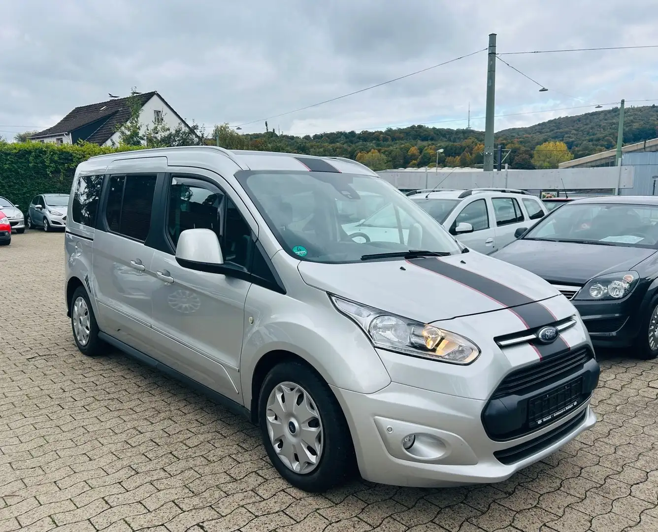 Ford Grand Tourneo Connect Titanium 7-Sitzer AHK/PANO Silber - 1