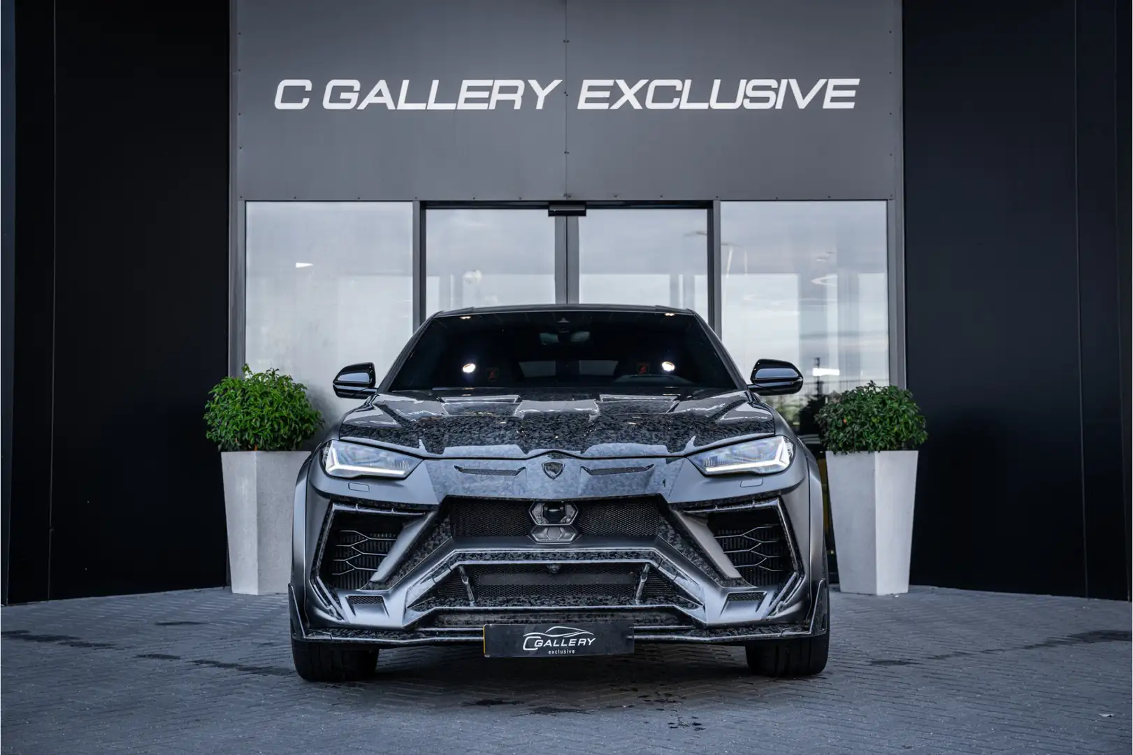 Lamborghini Urus 4.0 V8 Graphite Capsule - Mansory Pack | Full Carb Grijs - 2