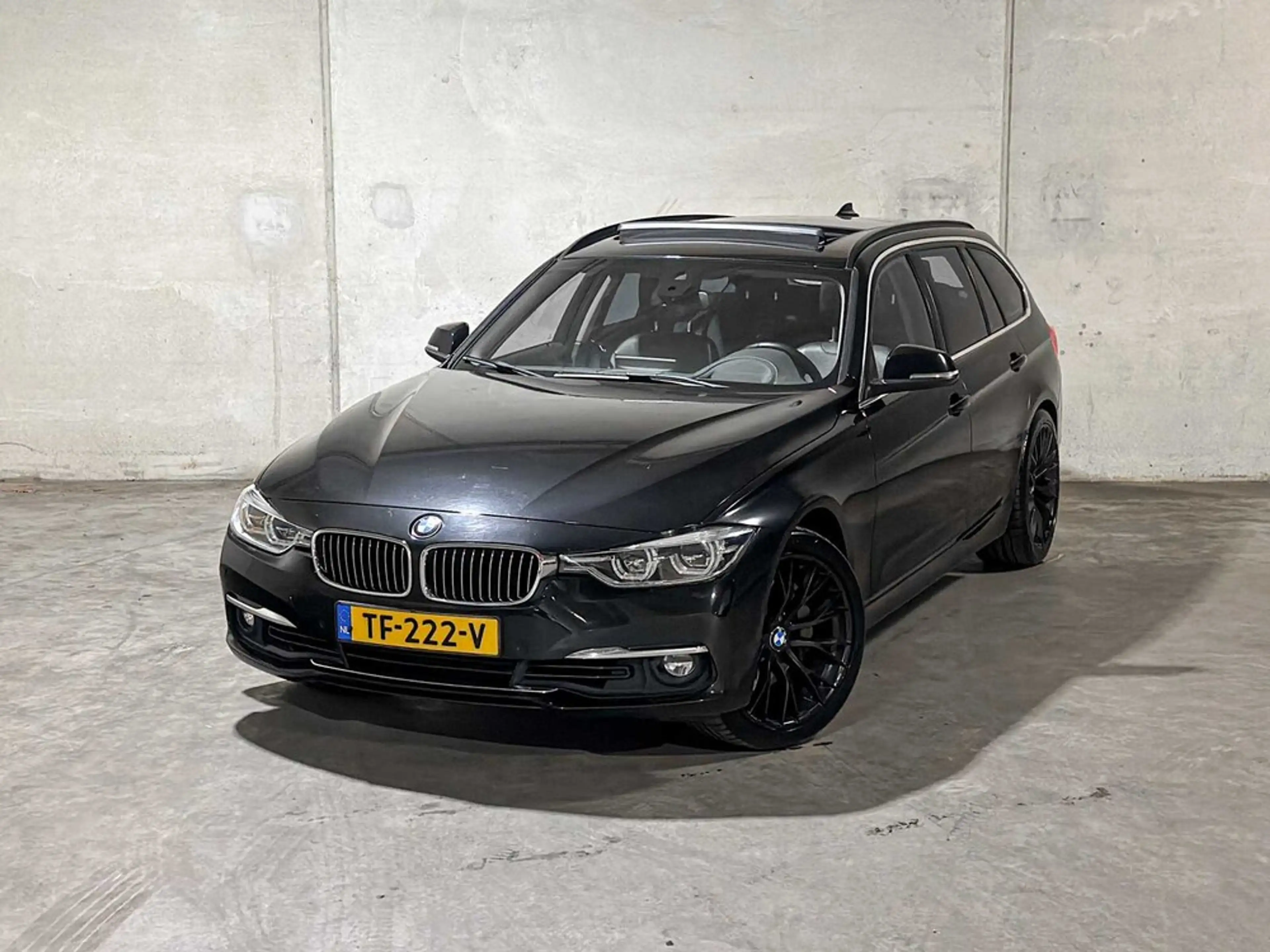 BMW 335 335d xDrive Touring Luxury — photo 3