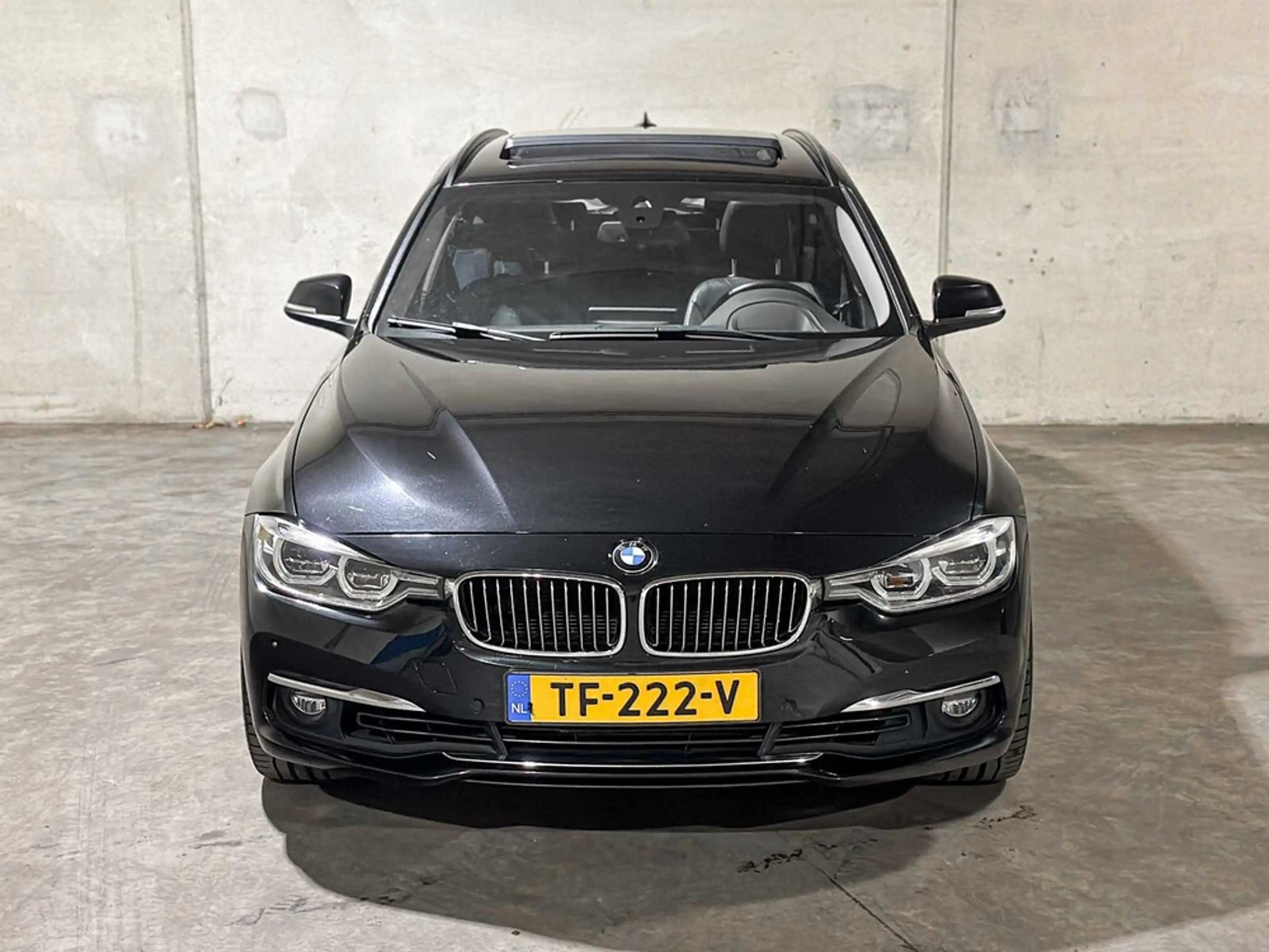 BMW 335 335d xDrive Touring Luxury — photo 5