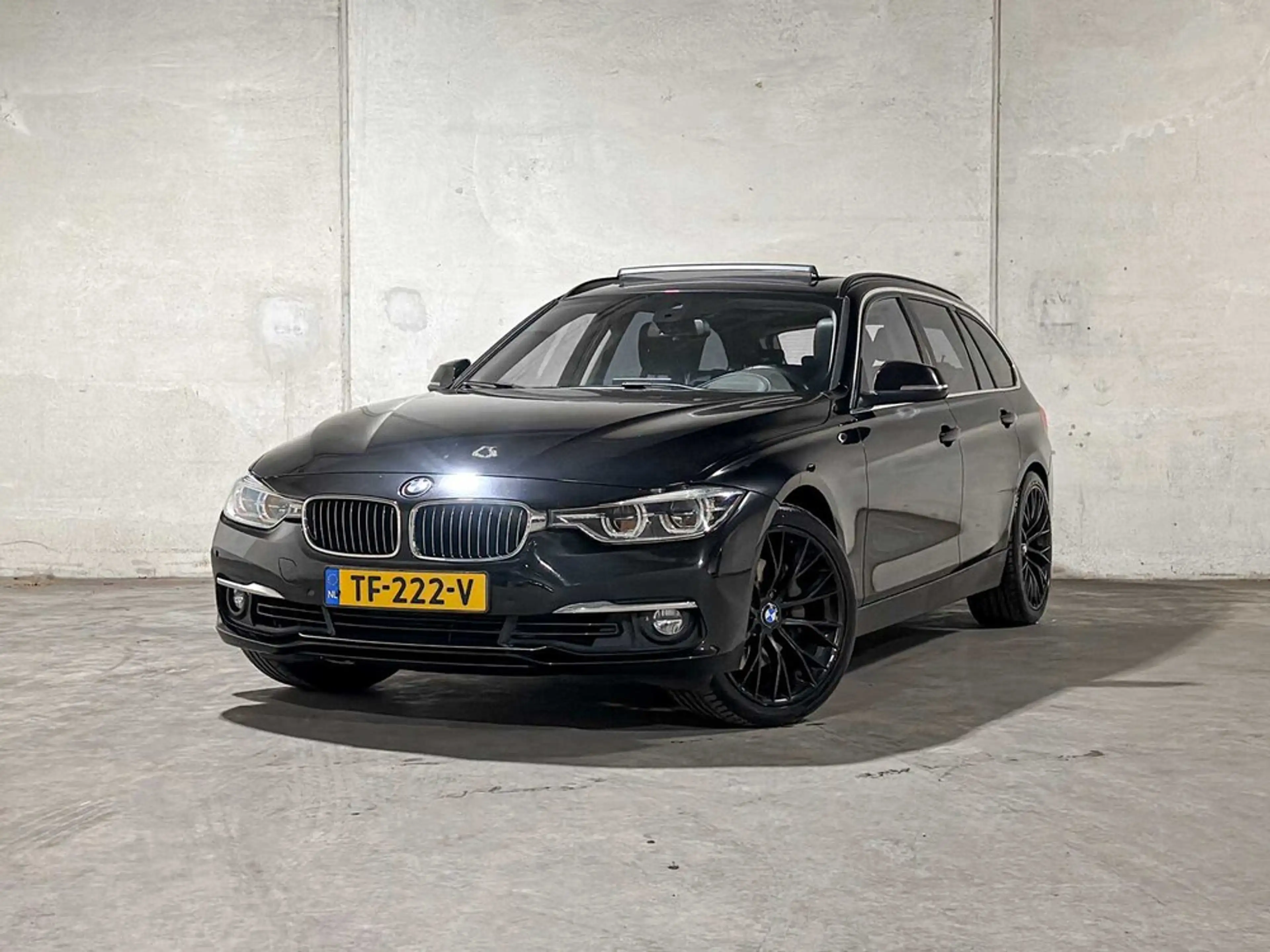 BMW 335 335d xDrive Touring Luxury — photo 4