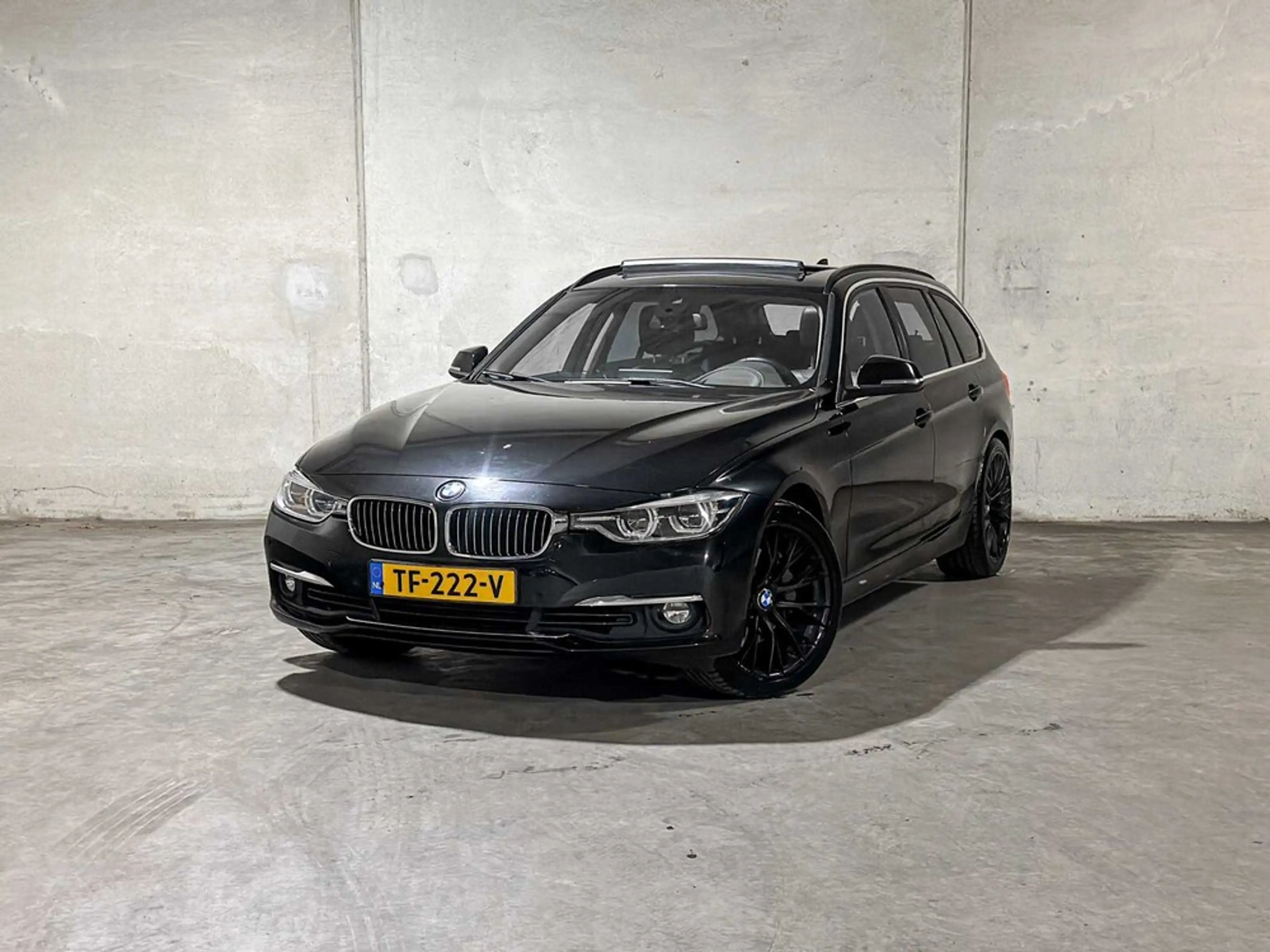 BMW 335 335d xDrive Touring Luxury — photo 2
