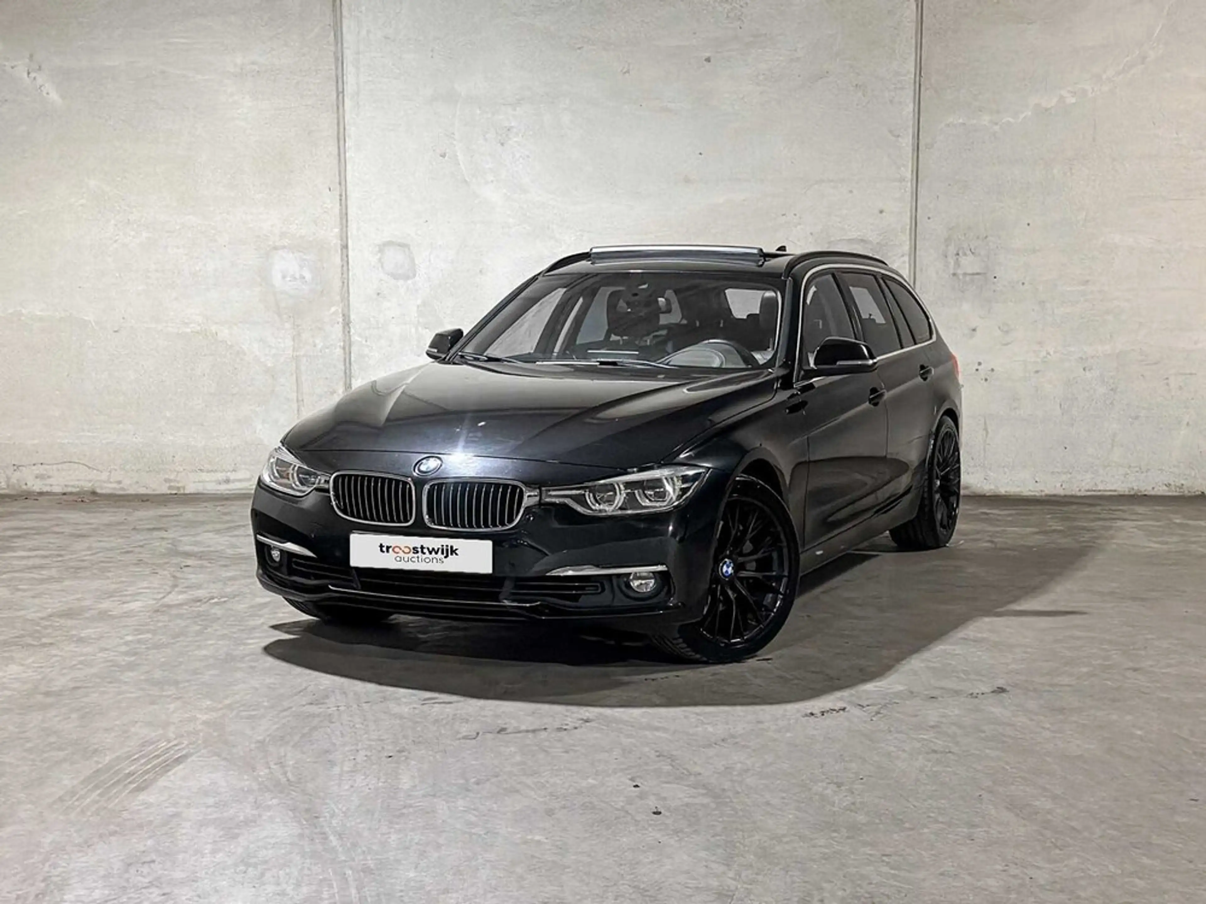 BMW 335 335d xDrive Touring Luxury