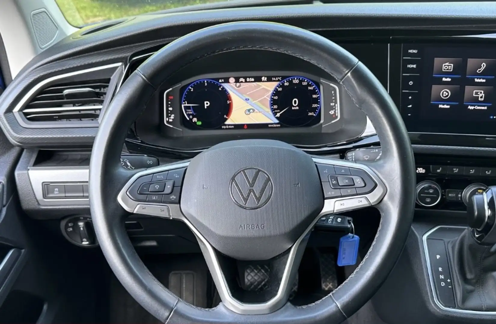 Volkswagen T6.1 Multivan DSG Kurz 4MOTION Highline - 2