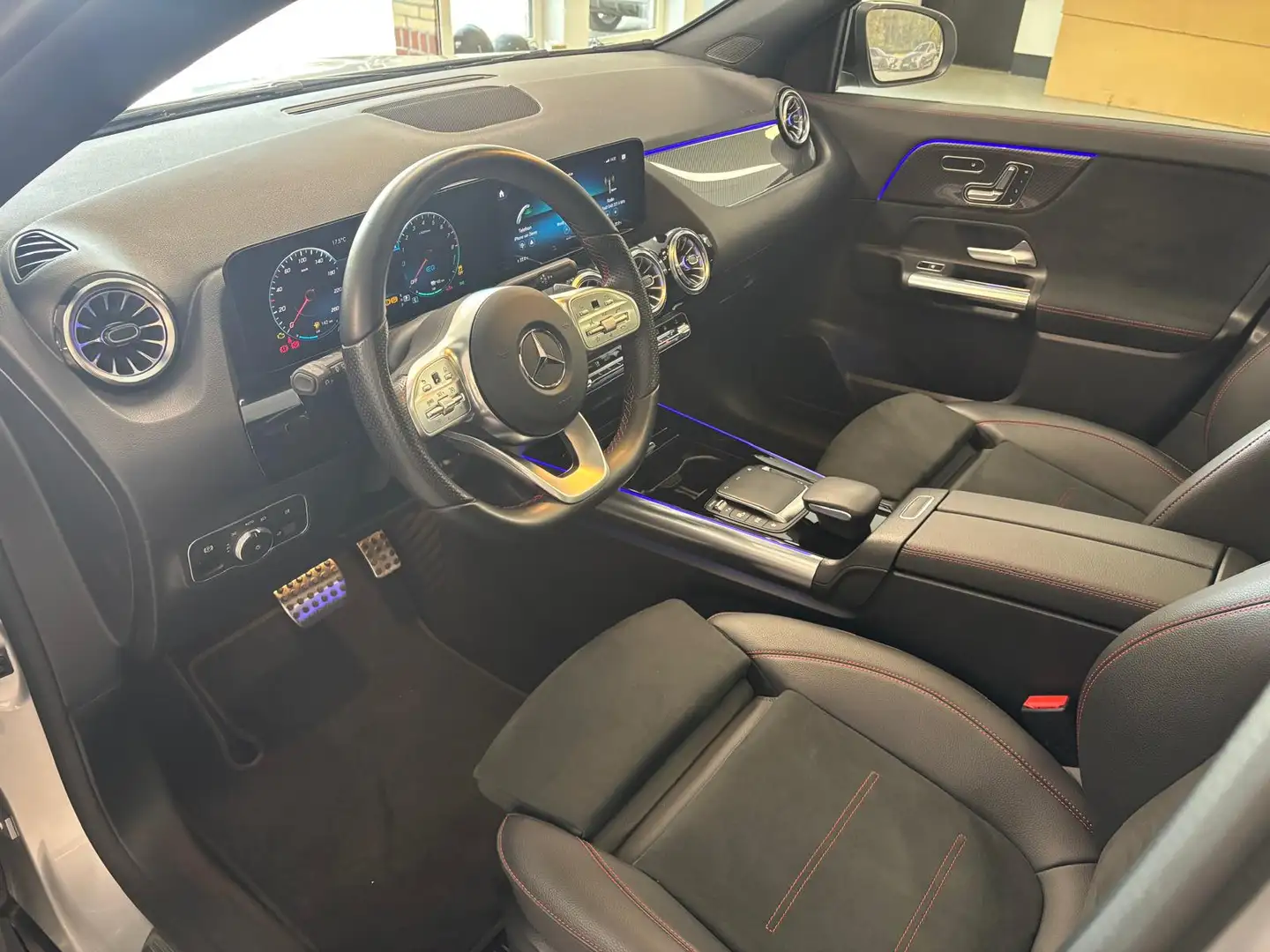 Mercedes-Benz GLA 250 e AMG Pano/Memory/Keyless go/Night/Ambilight/Wides Grijs - 2