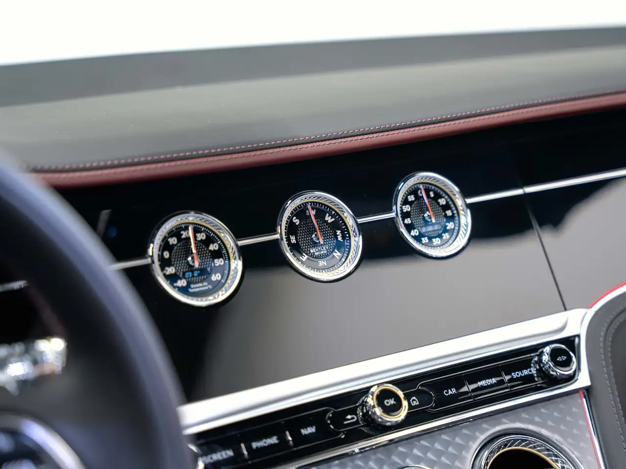 Bentley Continental GTC 2023 — фото 12
