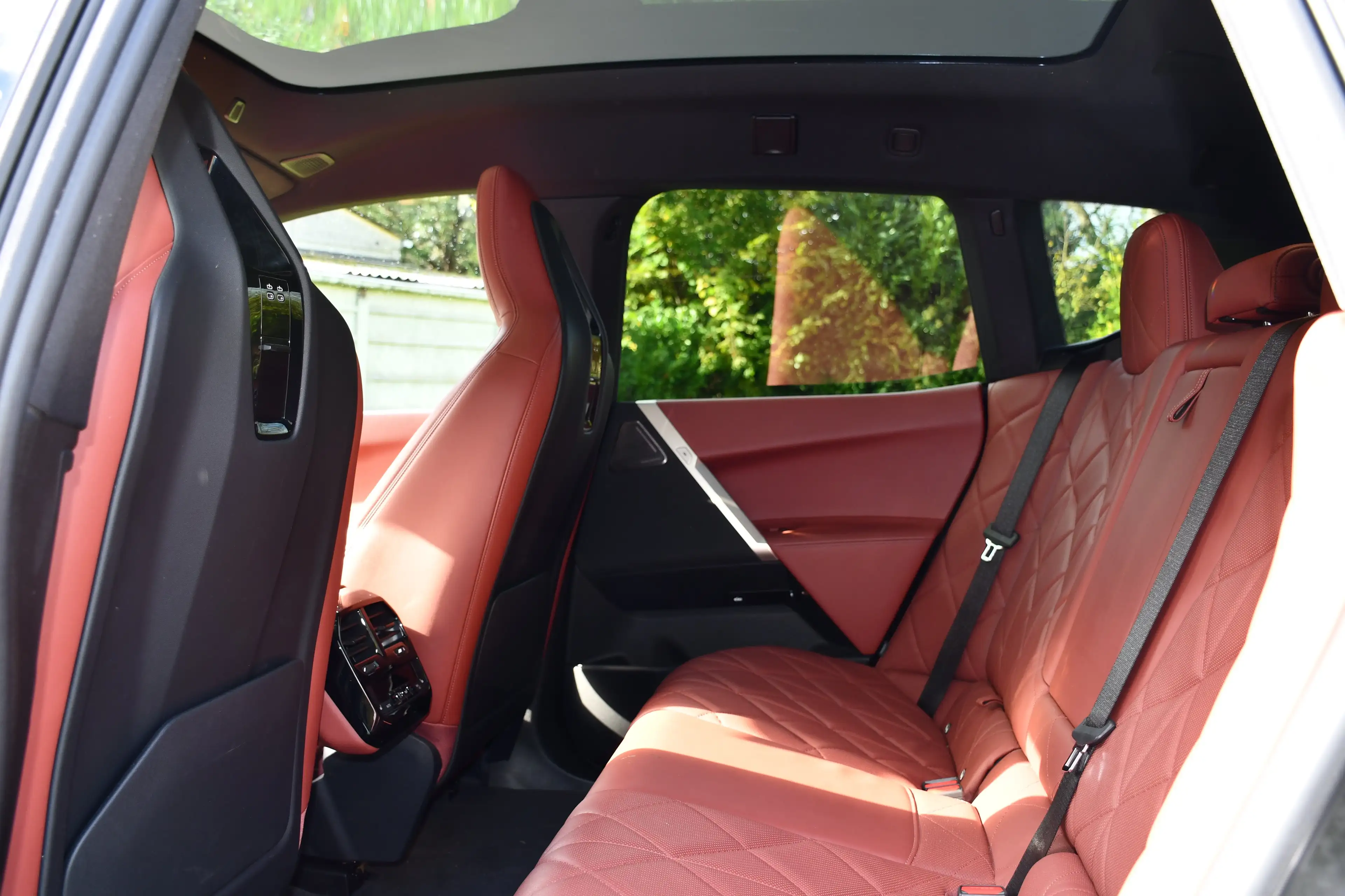 BMW iX iX 76.6 kWh xDrive40 — photo 13