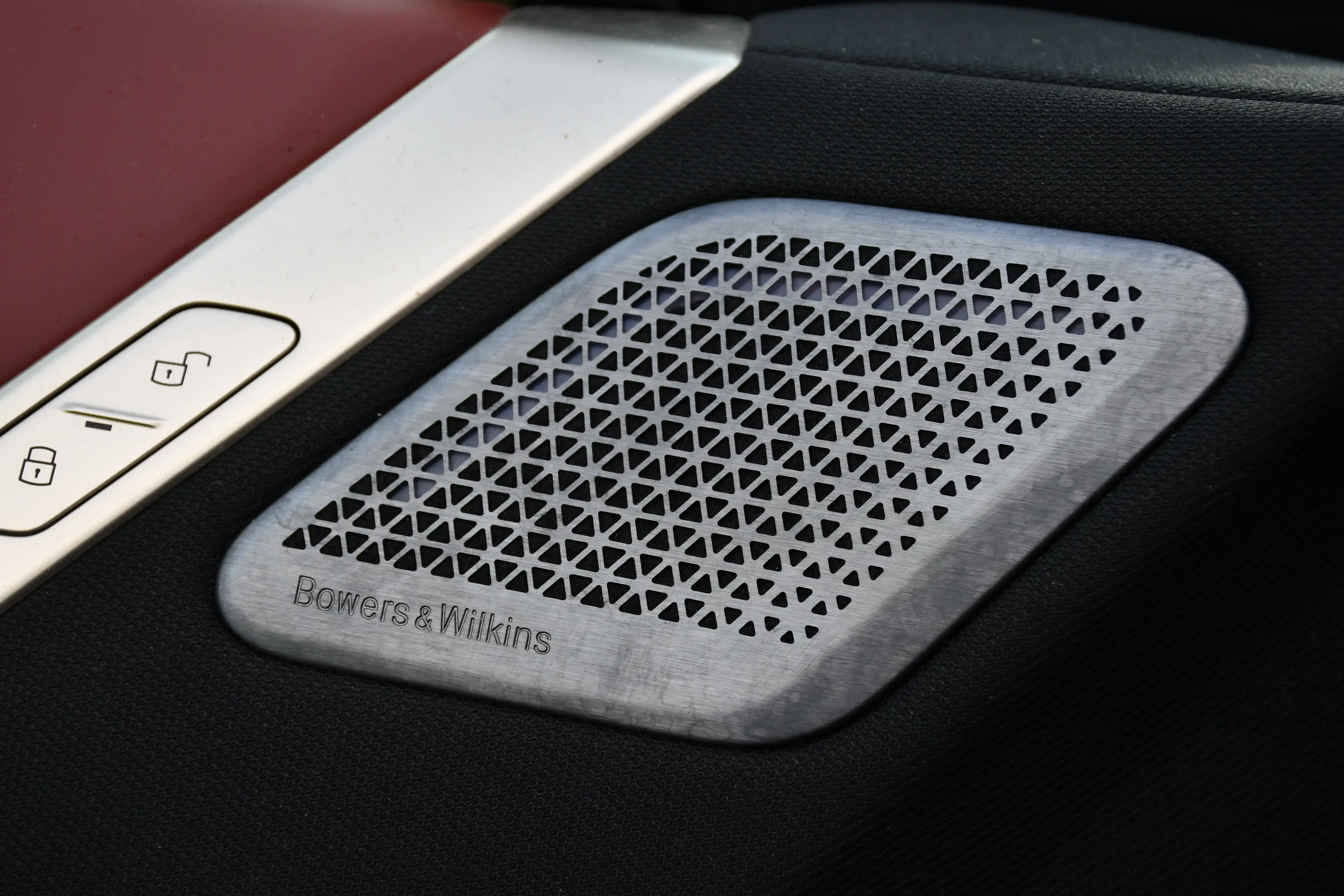 BMW iX iX 76.6 kWh xDrive40 — photo 9