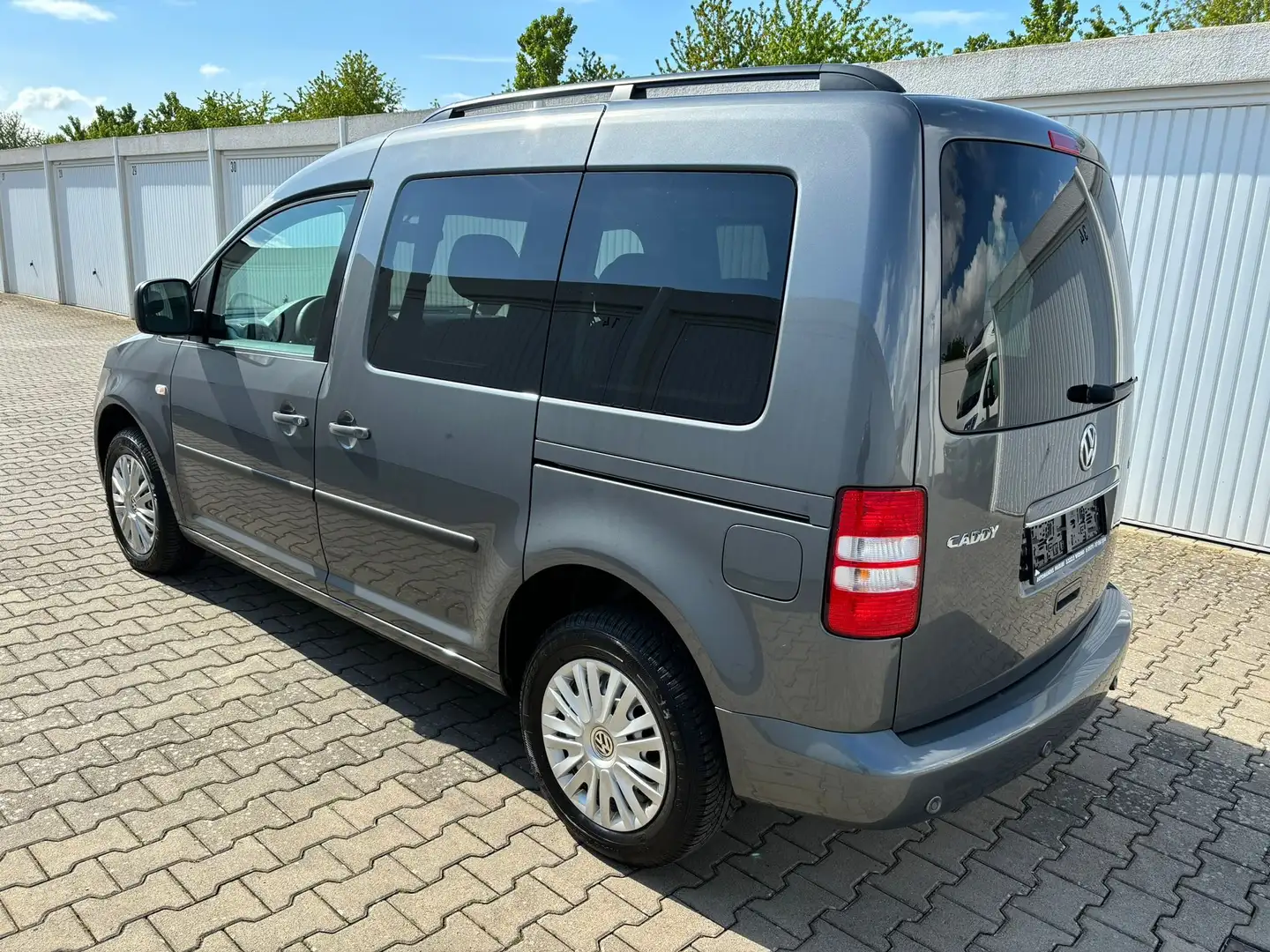 Volkswagen Caddy Comfortline Autom./Navi/Tempomat / Klimaautomatik Gris - 1