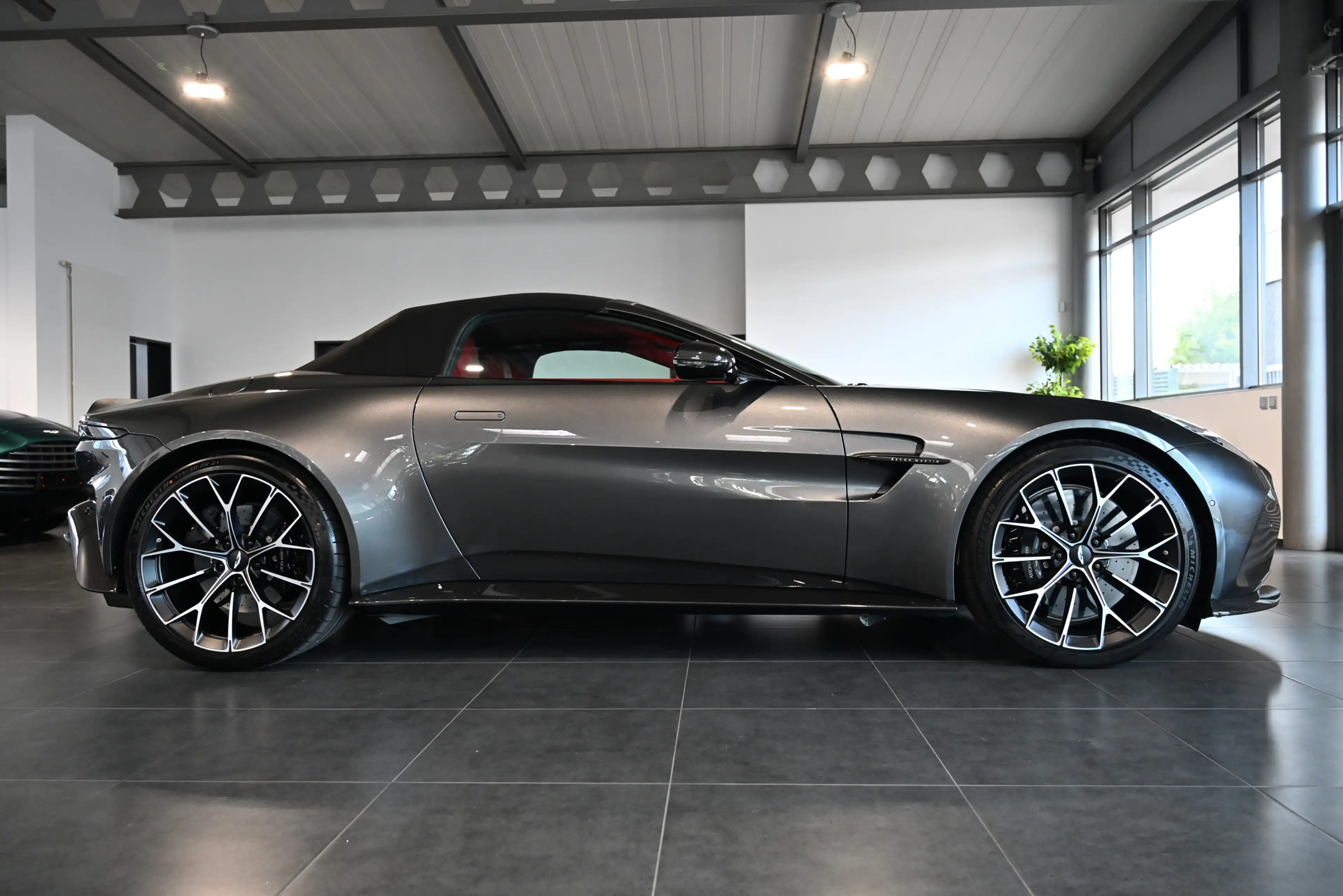 Aston Martin V8 Roadster Magnetic Silver UPE:285.000€ — photo 12