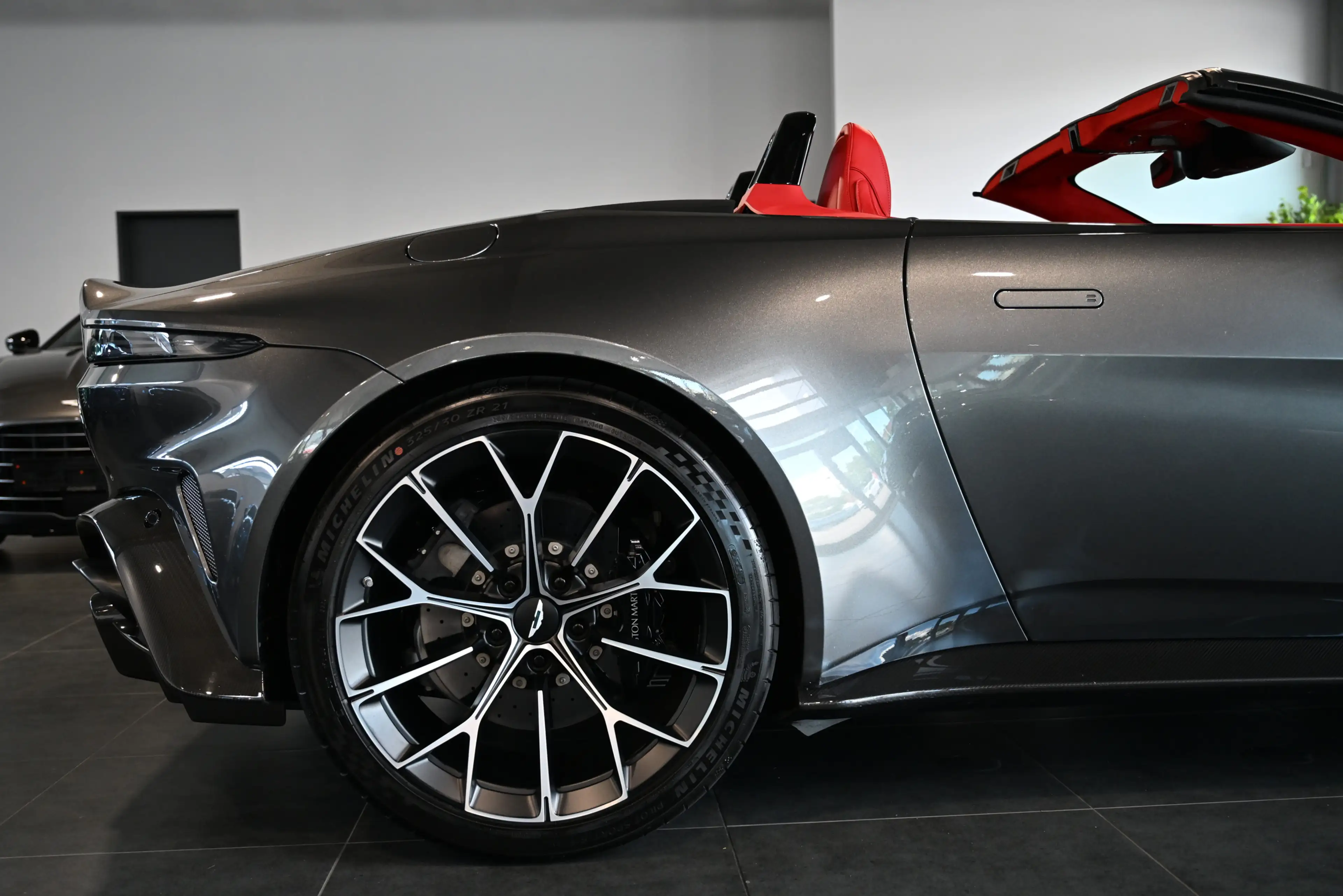 Aston Martin V8 Roadster Magnetic Silver UPE:285.000€ — photo 13