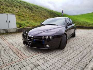 2.4 jtdm Distinctive Q4 210cv