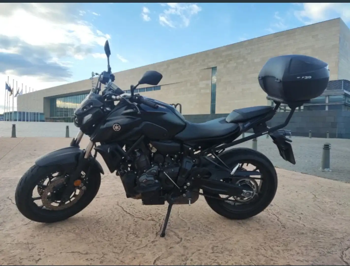 Yamaha MT-07 Negro - 1