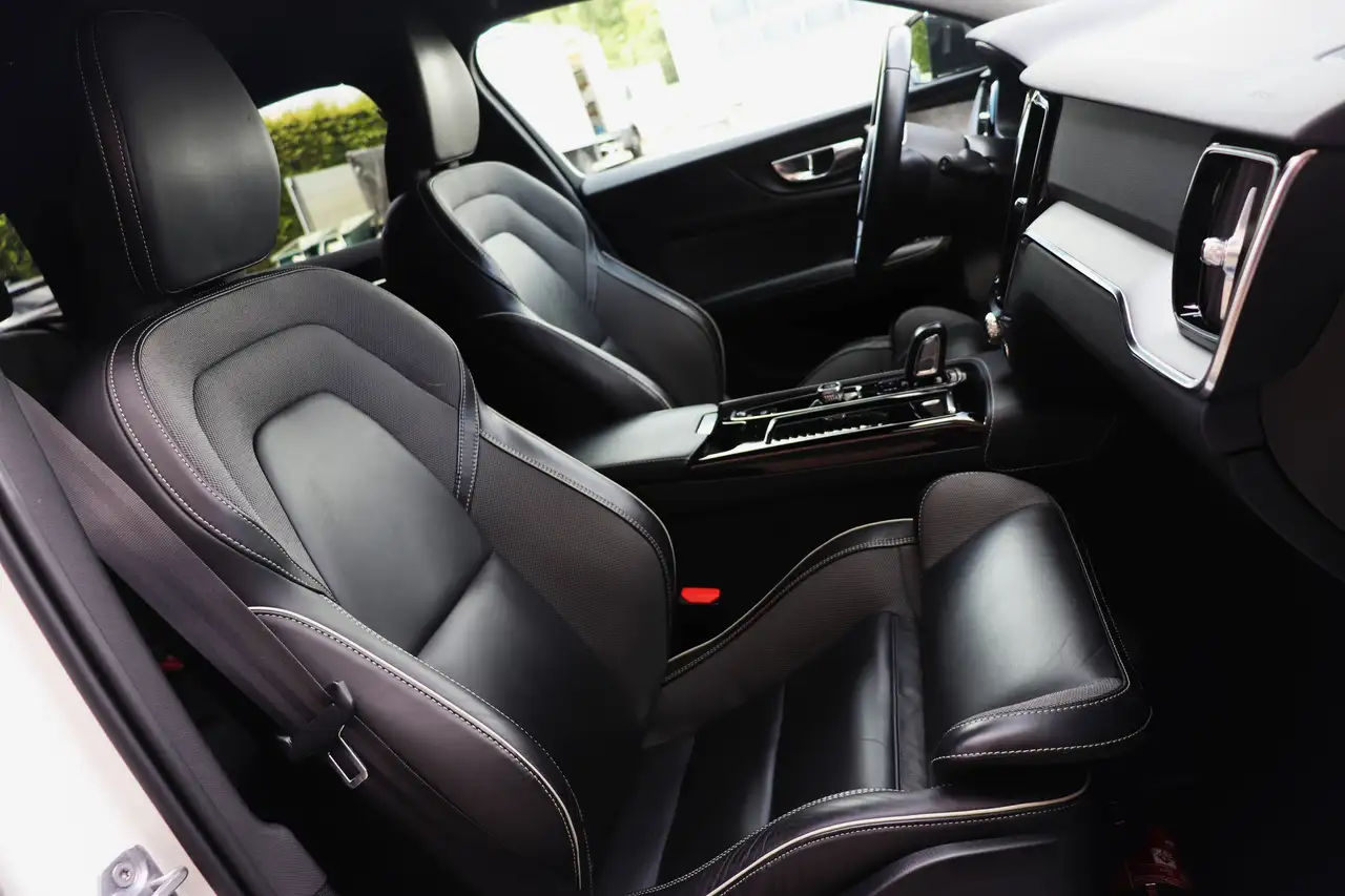 Volvo V60 T6 Recharge AWD PHEV R-Design Black/H&K/Cam/19", миниатюра 23
