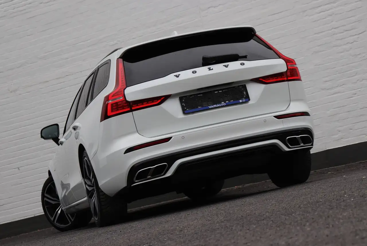 Volvo V60 T6 Recharge AWD PHEV R-Design Black/H&K/Cam/19", миниатюра 6