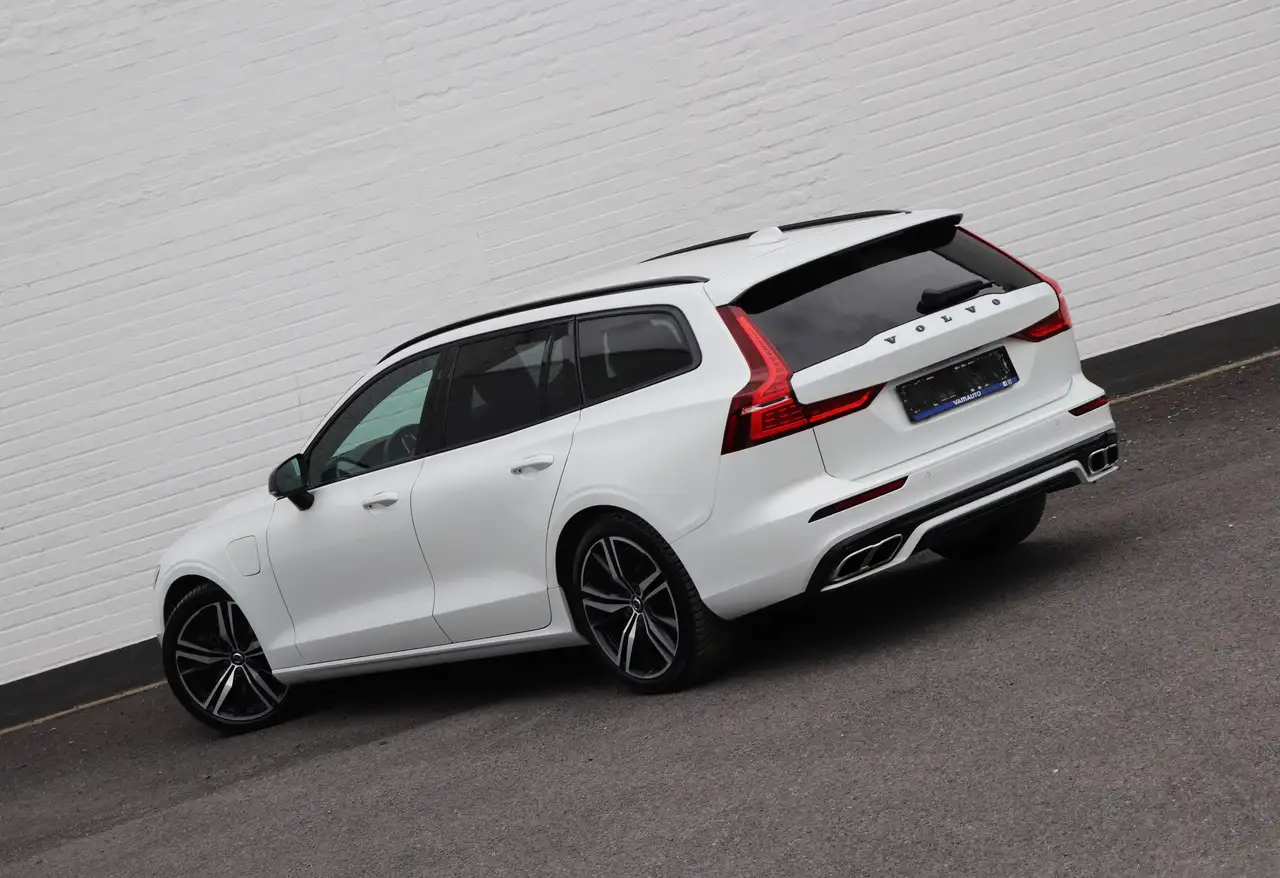 Volvo V60 T6 Recharge AWD PHEV R-Design Black/H&K/Cam/19", миниатюра 13