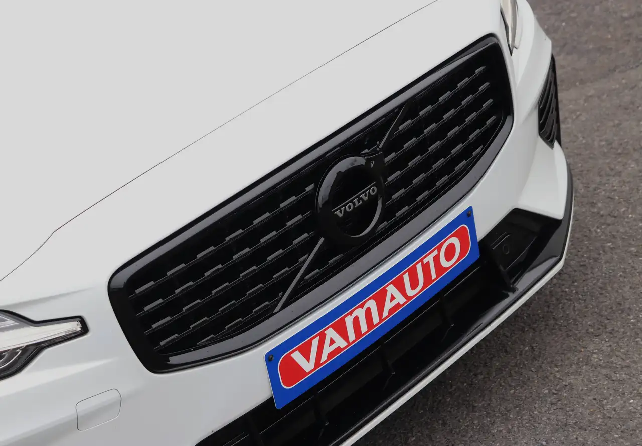 Volvo V60 T6 Recharge AWD PHEV R-Design Black/H&K/Cam/19", миниатюра 5