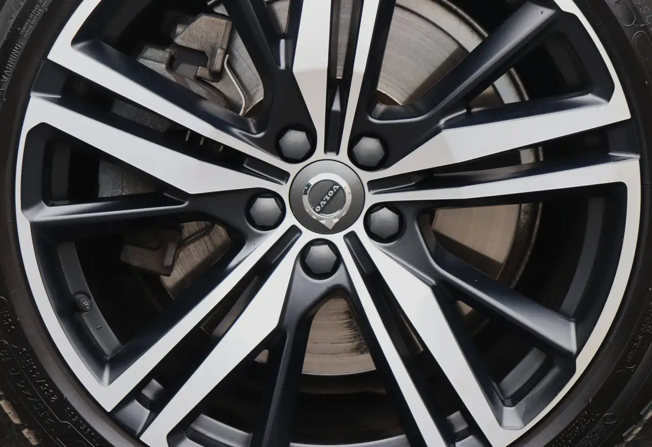 Volvo V60 T6 Recharge AWD PHEV R-Design Black/H&K/Cam/19", миниатюра 16