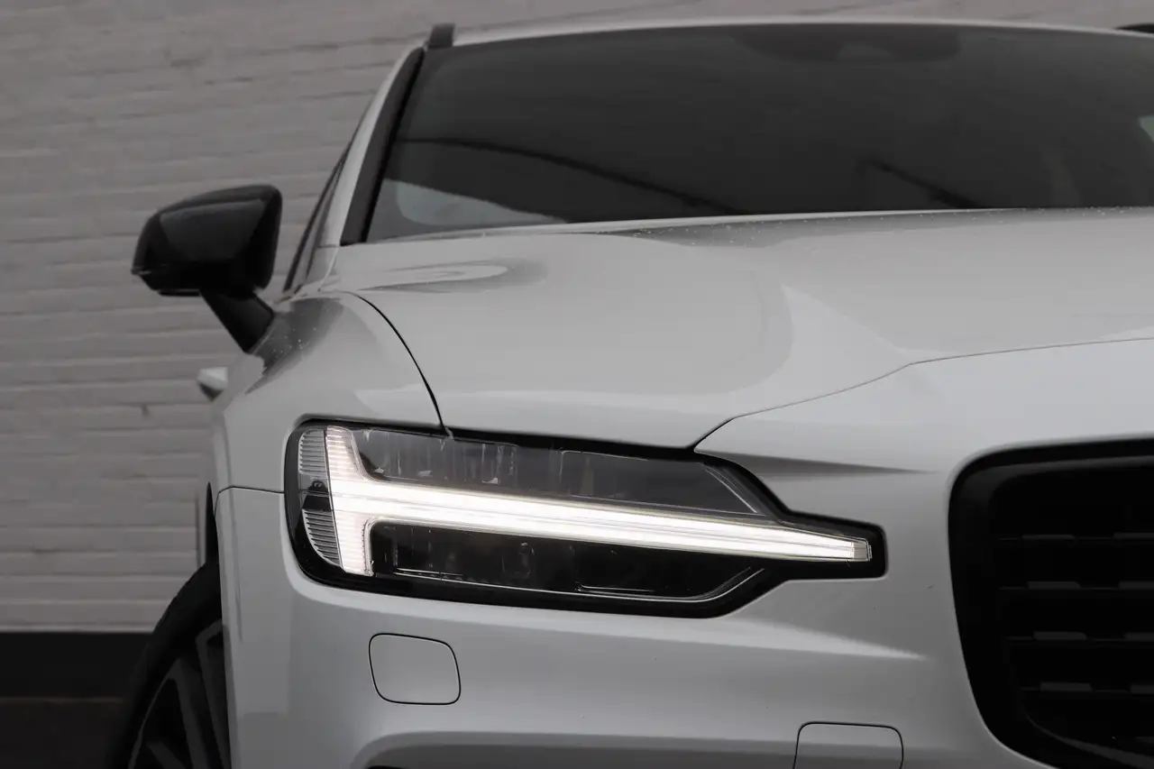 Volvo V60 T6 Recharge AWD PHEV R-Design Black/H&K/Cam/19", миниатюра 12
