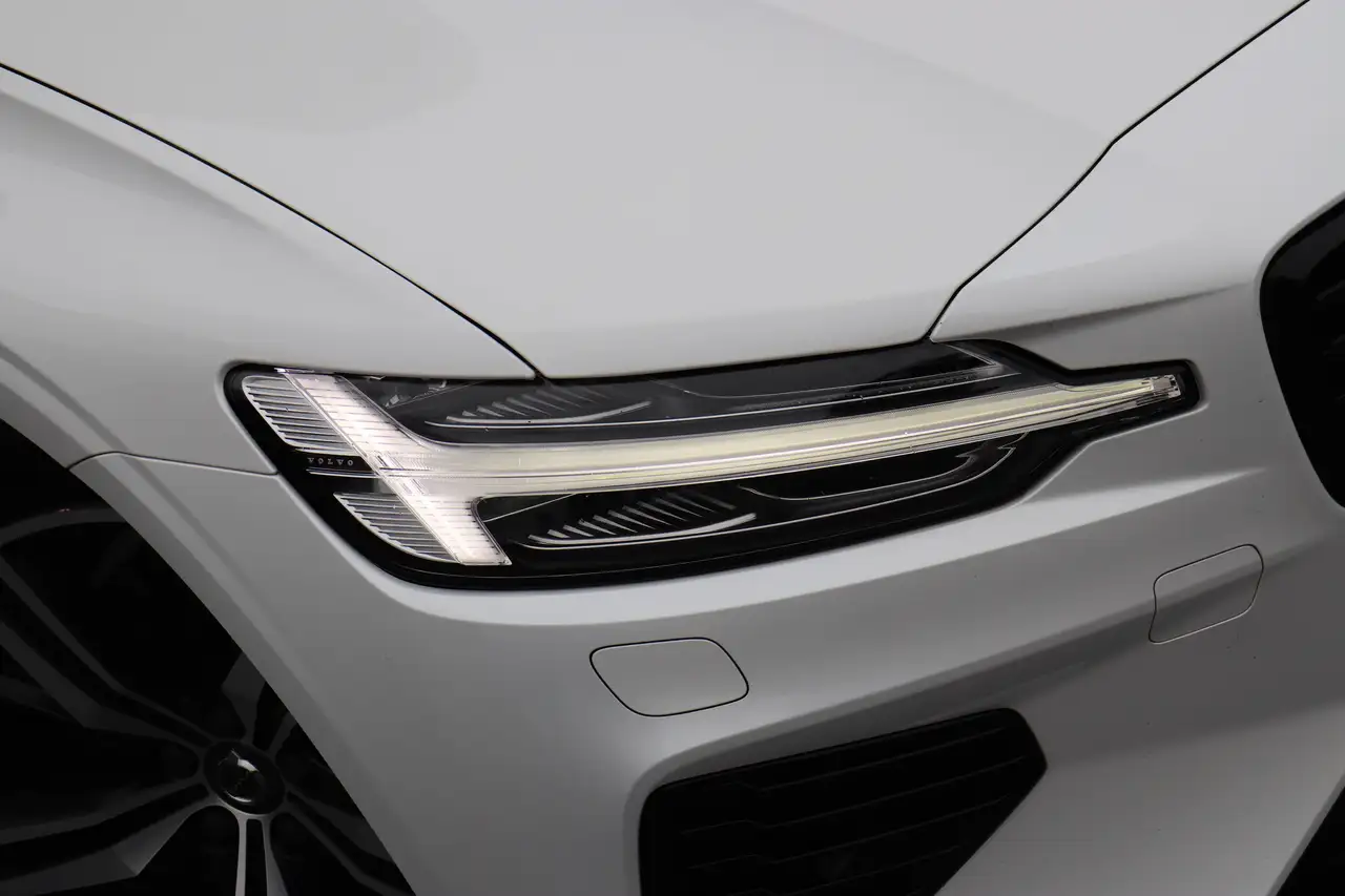 Volvo V60 T6 Recharge AWD PHEV R-Design Black/H&K/Cam/19", миниатюра 14