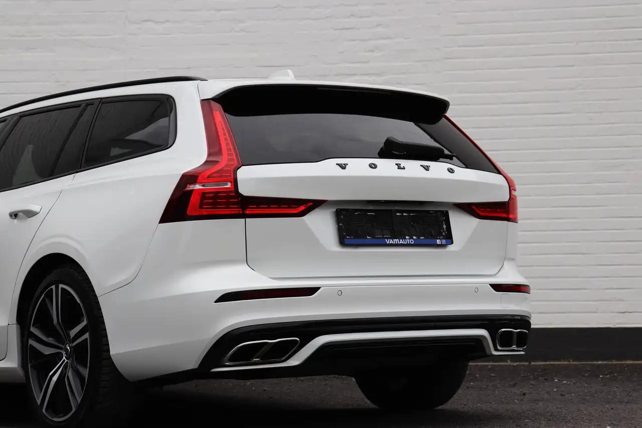 Volvo V60 T6 Recharge AWD PHEV R-Design Black/H&K/Cam/19", миниатюра 11