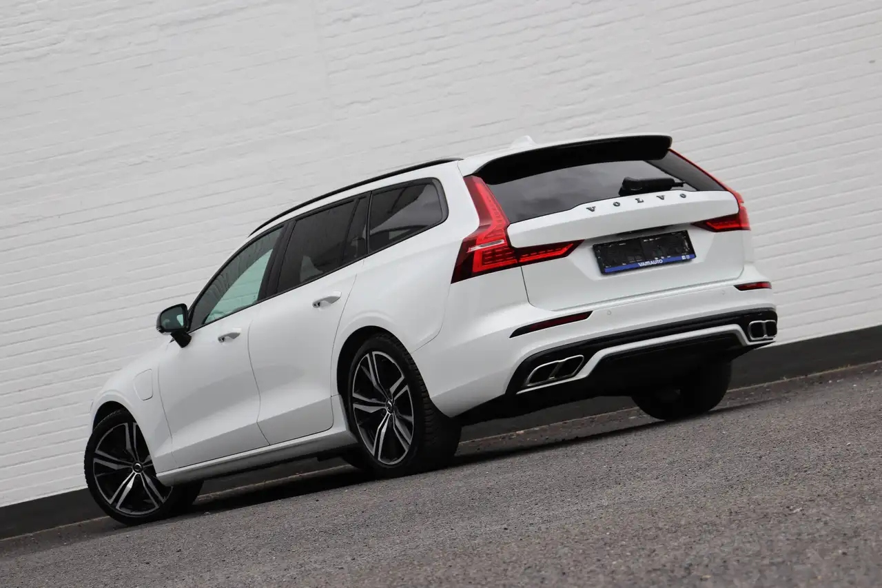 Volvo V60 T6 Recharge AWD PHEV R-Design Black/H&K/Cam/19", миниатюра 15