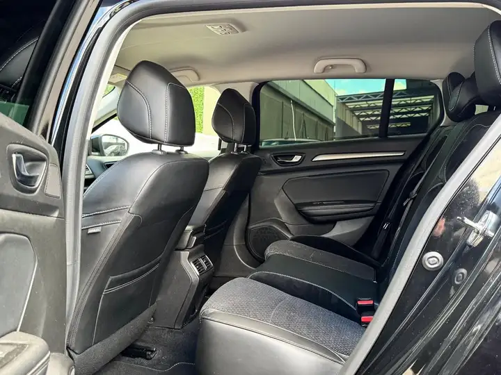 Renault Mégane 2018, foto 18