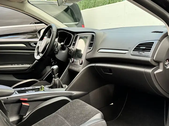 Renault Mégane 2018, foto 24