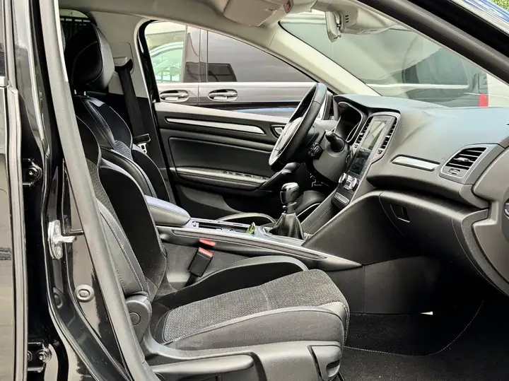 Renault Mégane 2018, foto 13