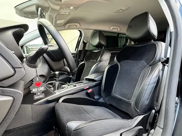 Renault Mégane 2018, foto 14