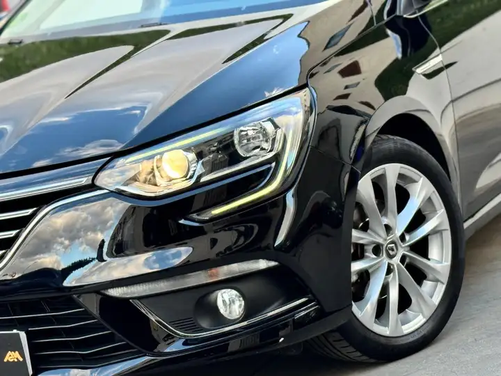 Renault Mégane 2018, foto 11